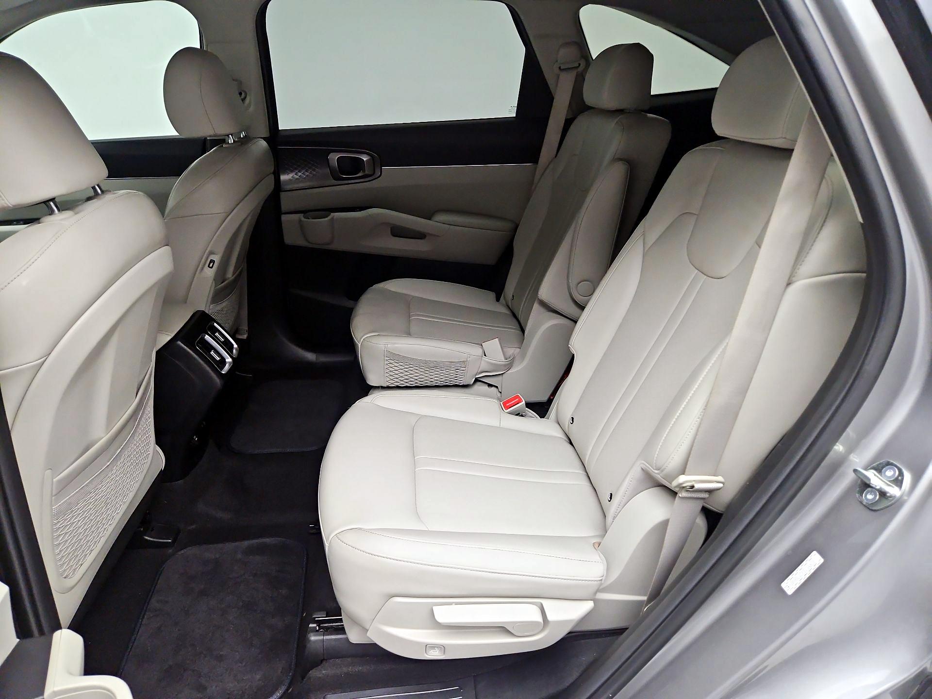 Thumbnail: 2023 Kia Sorento - 20