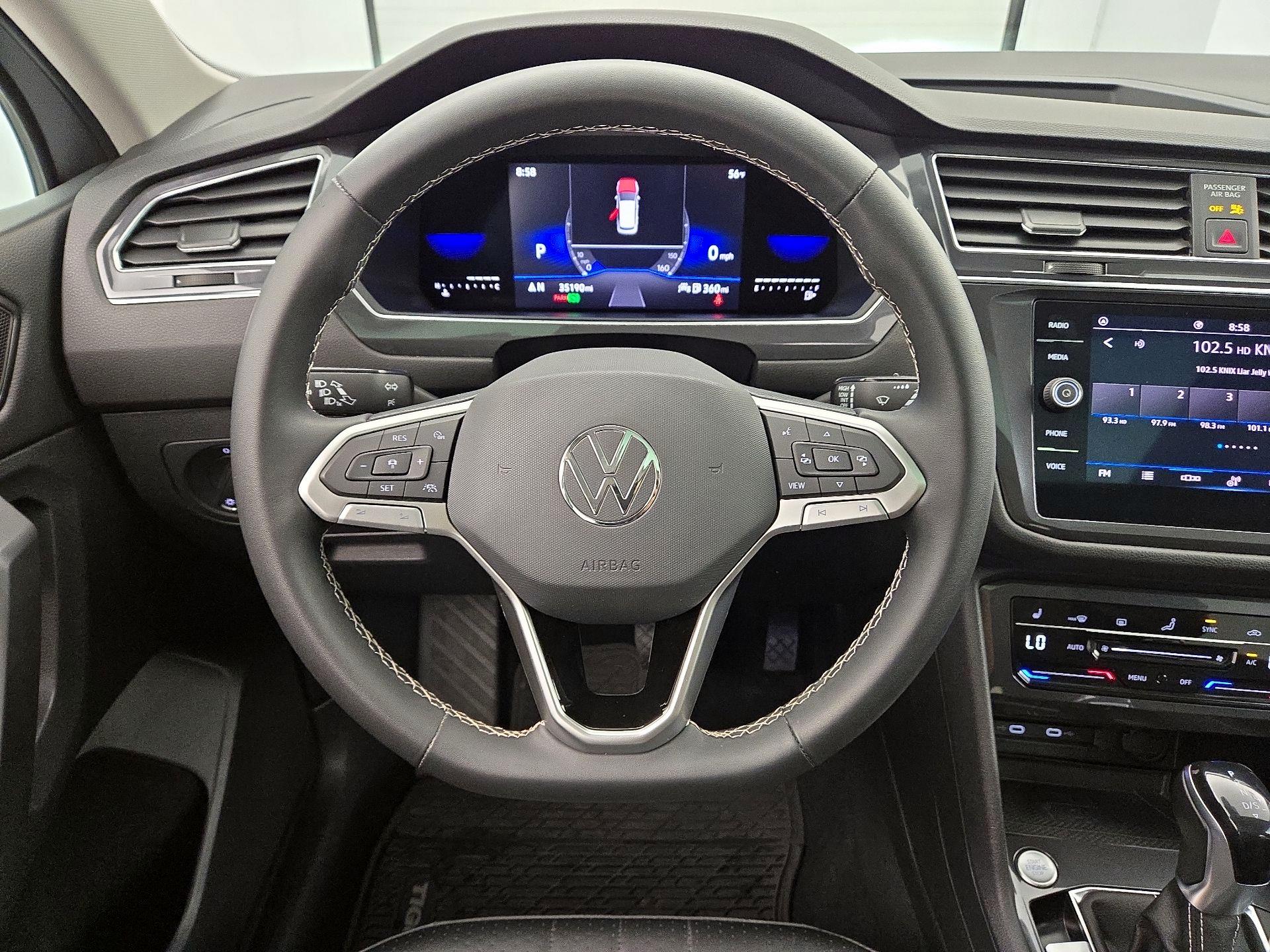 Thumbnail: 2022 Volkswagen Tiguan - 10
