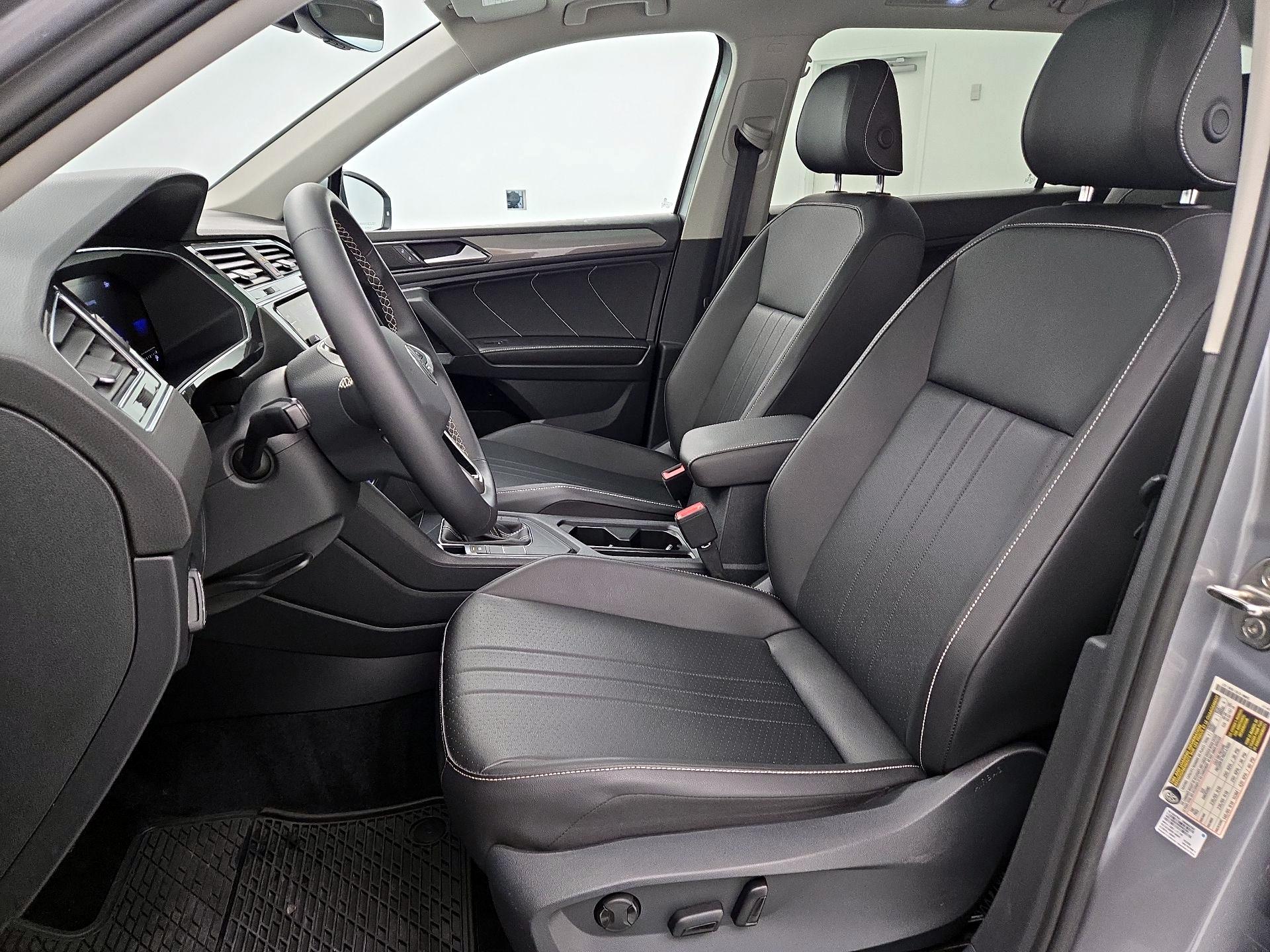 Thumbnail: 2022 Volkswagen Tiguan - 11