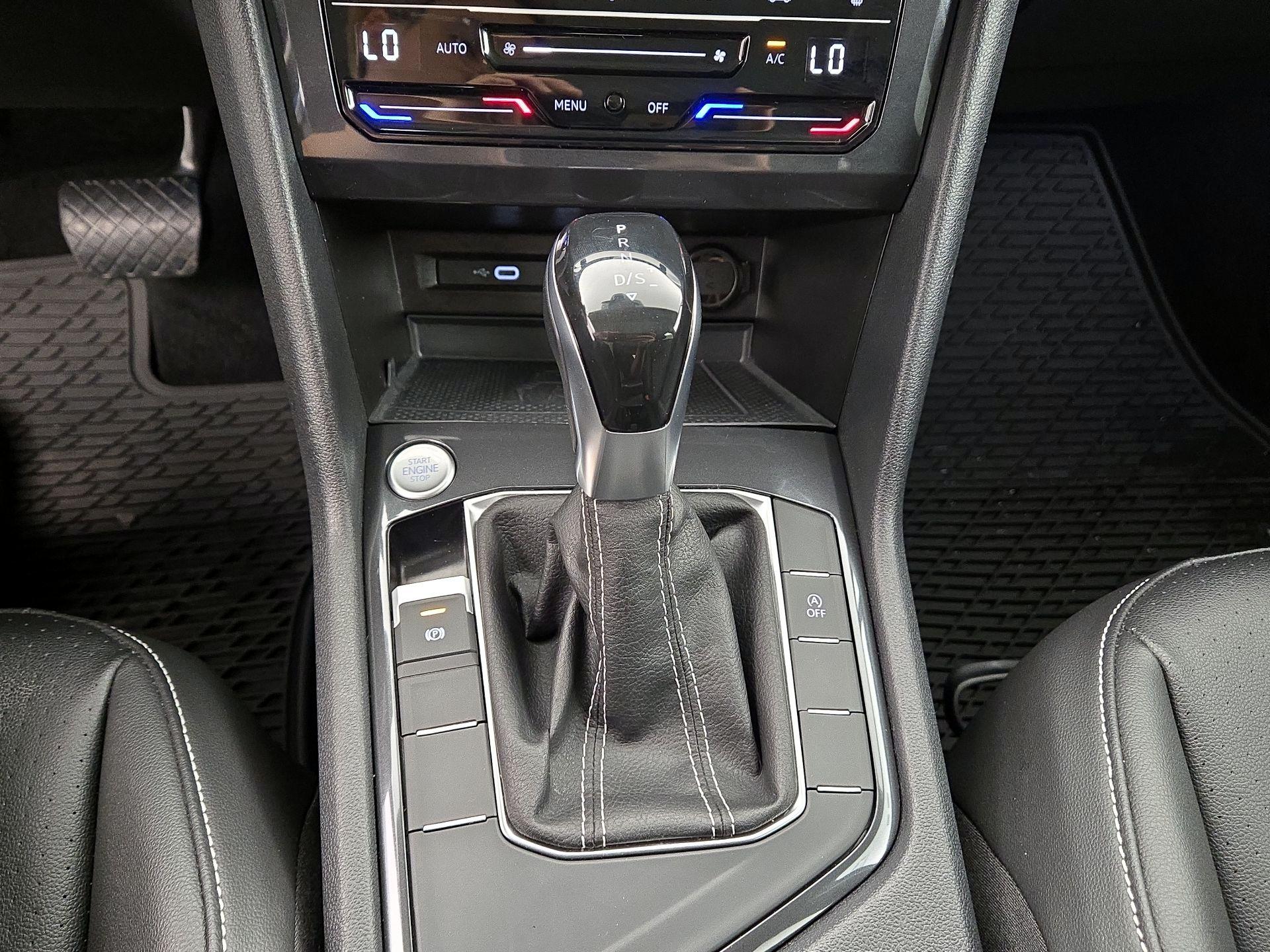 Thumbnail: 2022 Volkswagen Tiguan - 17