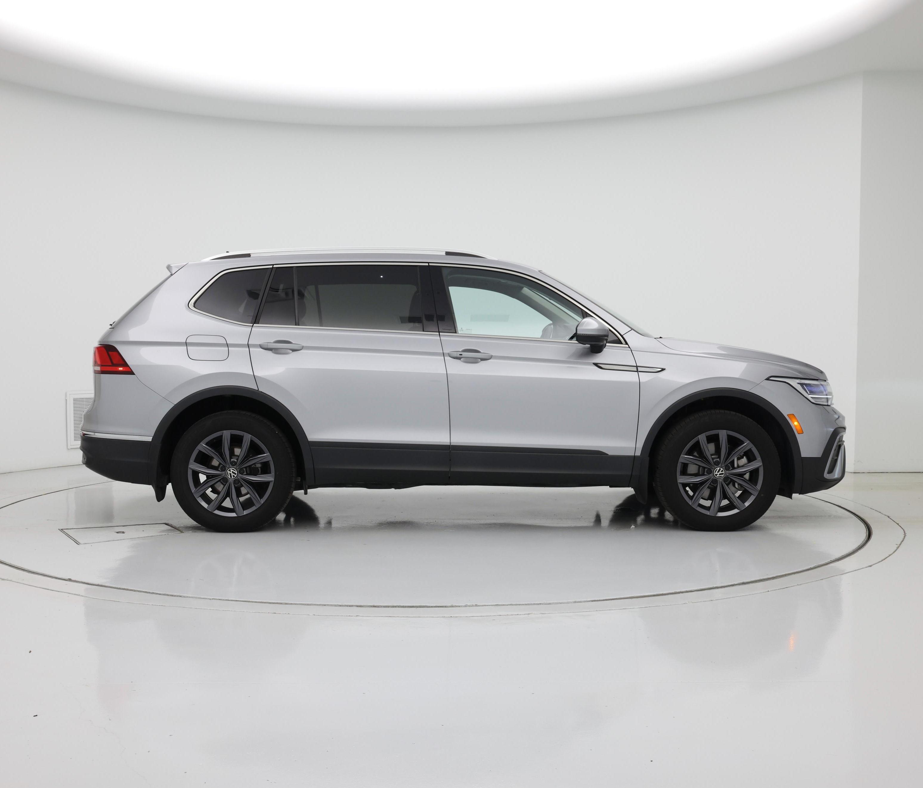 Thumbnail: 2022 Volkswagen Tiguan - 7