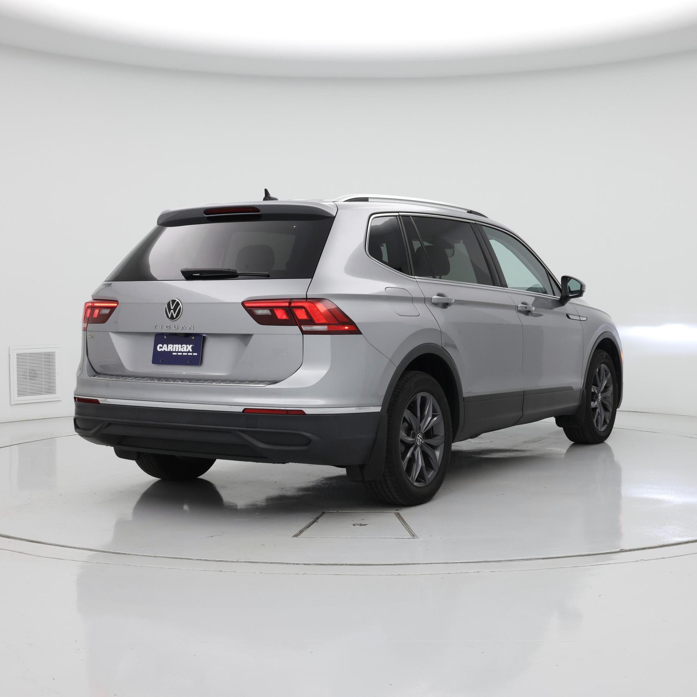 Thumbnail: 2022 Volkswagen Tiguan - 8