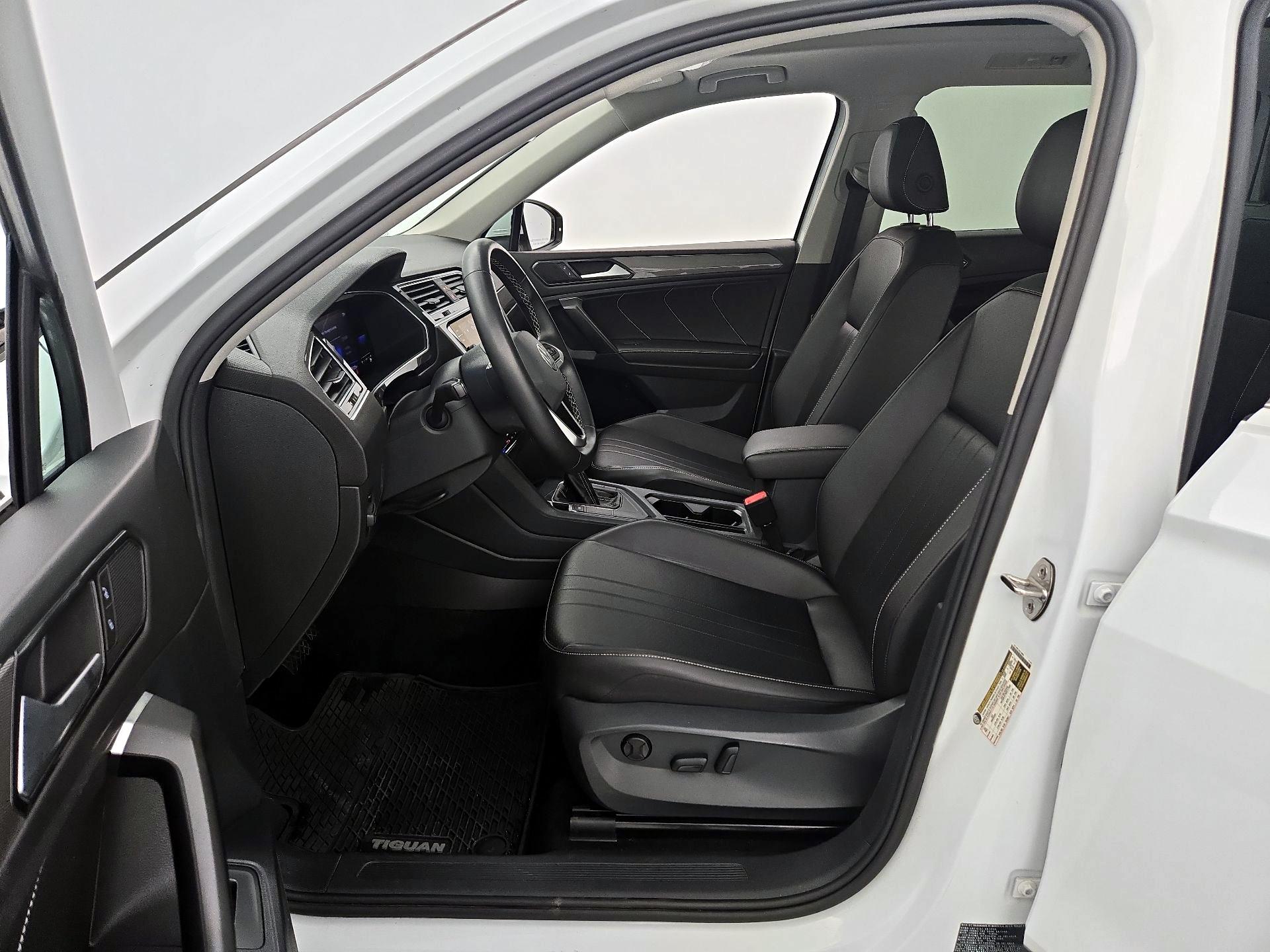 Thumbnail: 2022 Volkswagen Tiguan - 11