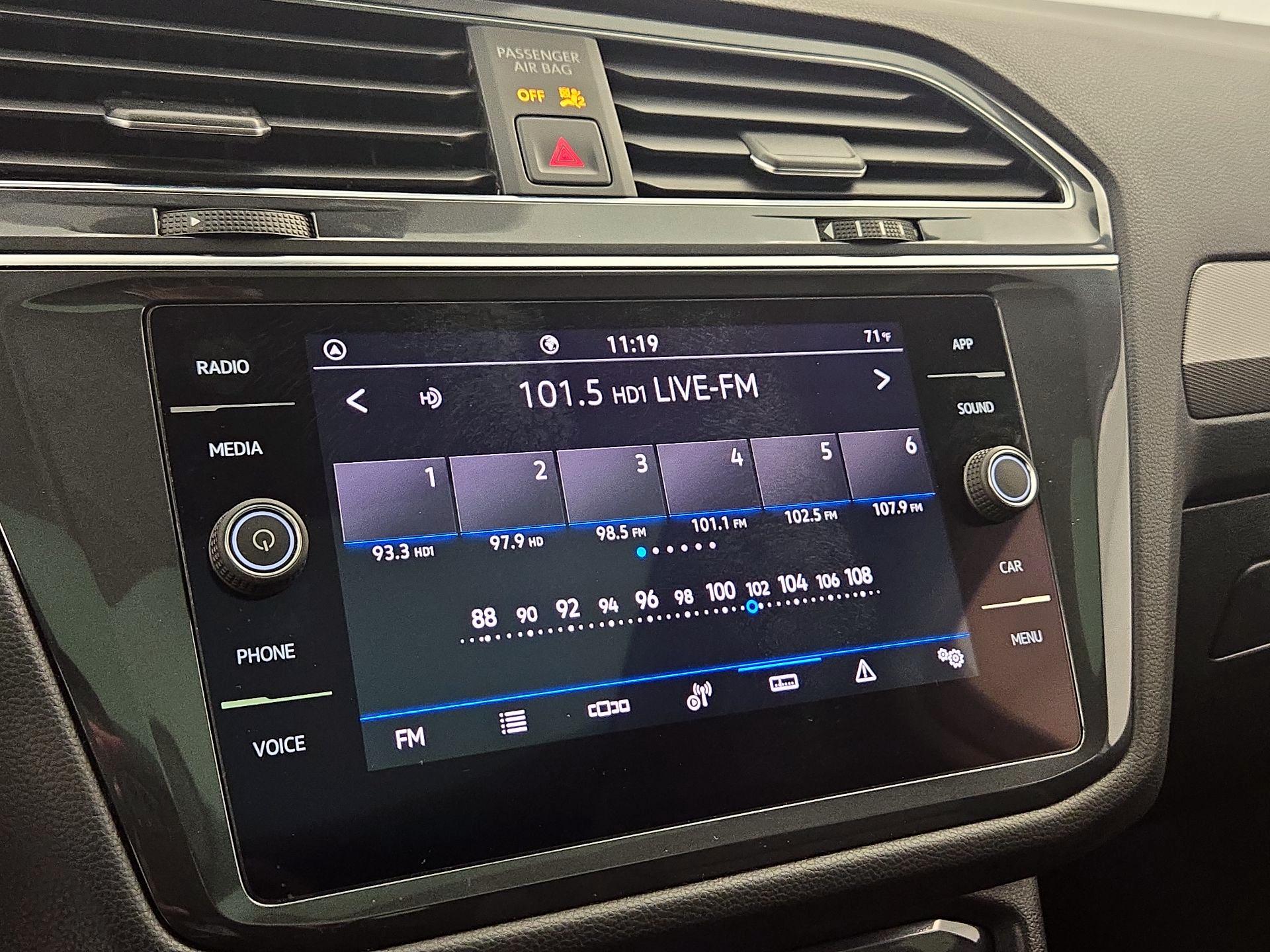 Thumbnail: 2022 Volkswagen Tiguan - 15