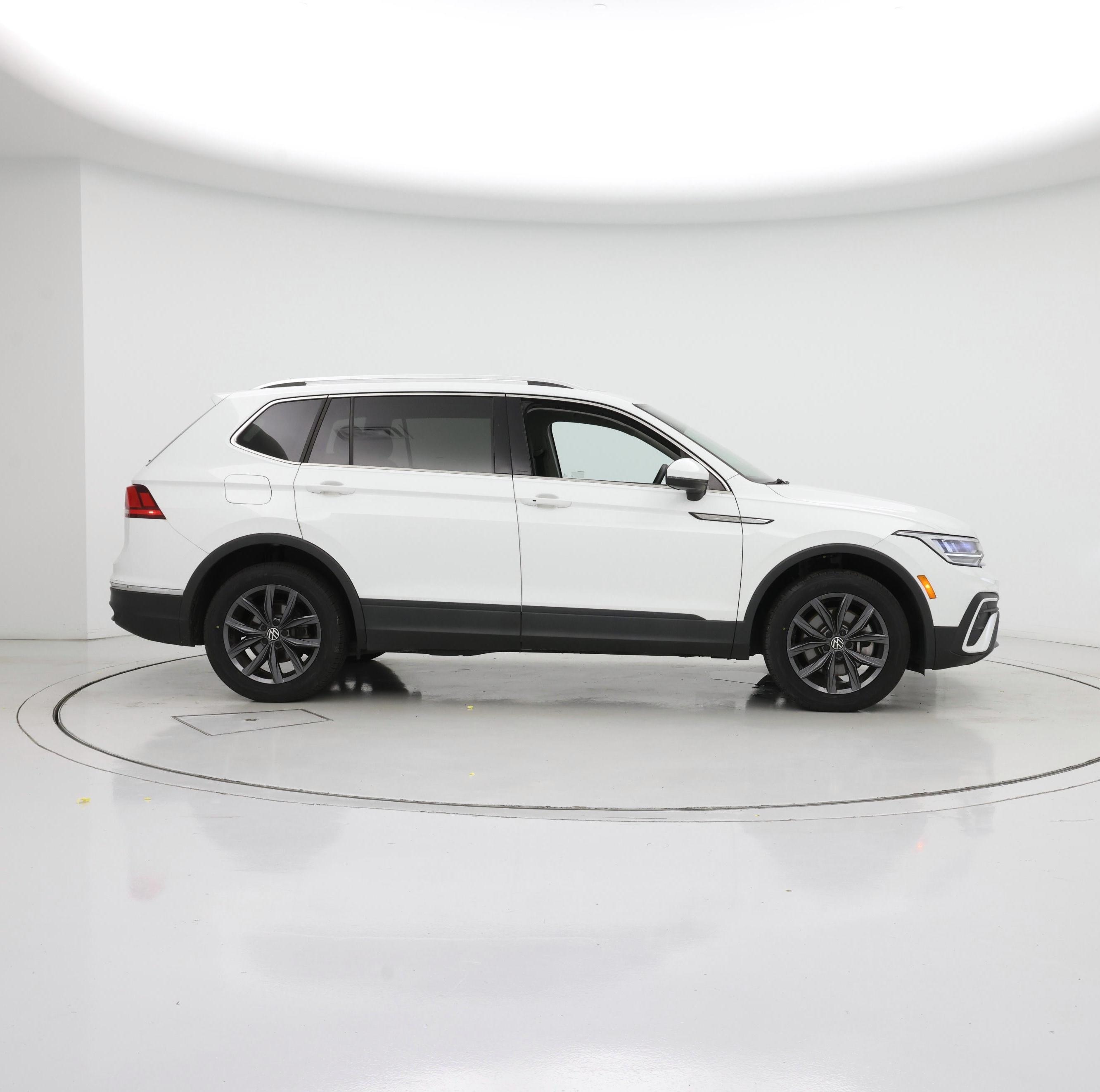 Thumbnail: 2022 Volkswagen Tiguan - 7