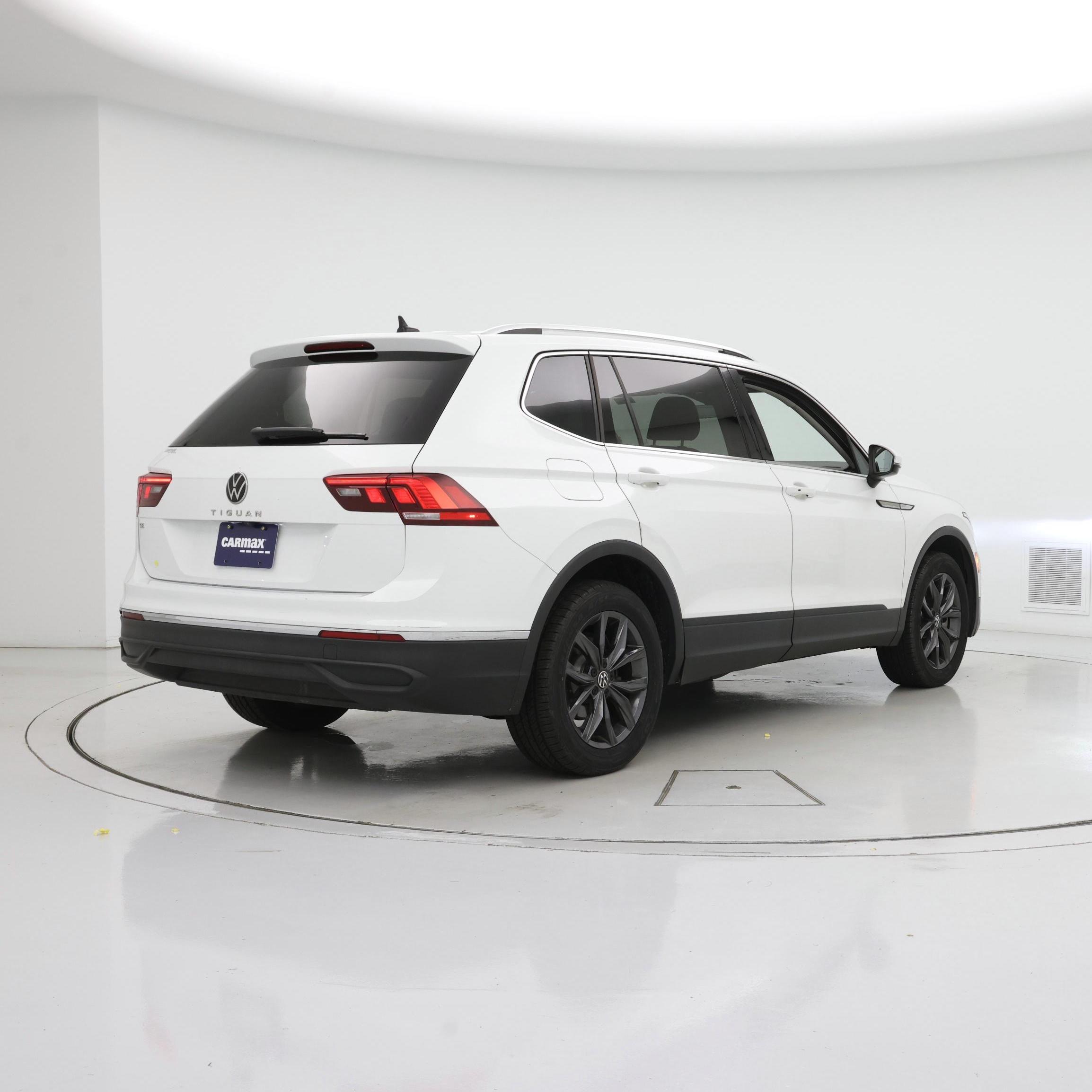 Thumbnail: 2022 Volkswagen Tiguan - 8