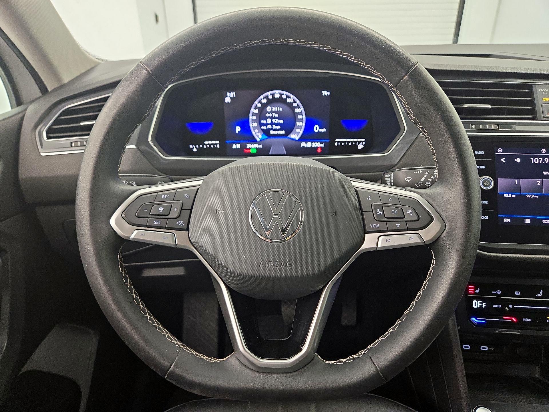 Thumbnail: 2022 Volkswagen Tiguan - 10