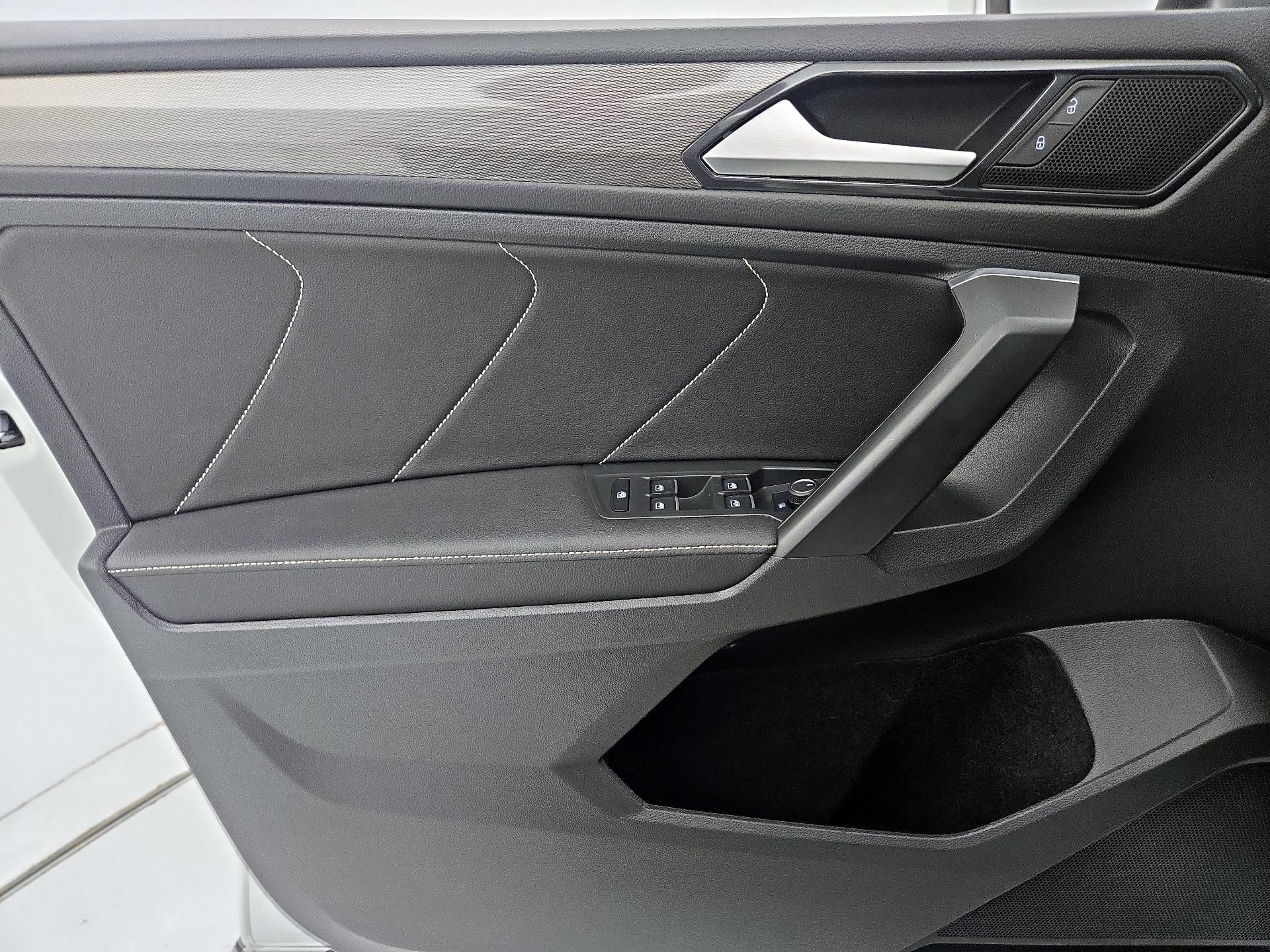 Thumbnail: 2022 Volkswagen Tiguan - 12