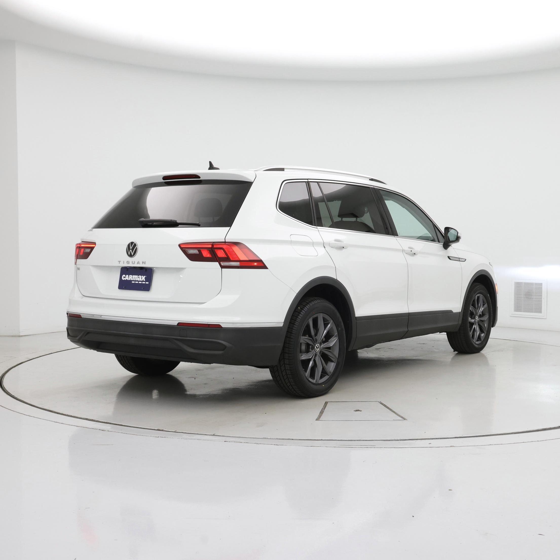 Thumbnail: 2022 Volkswagen Tiguan - 8