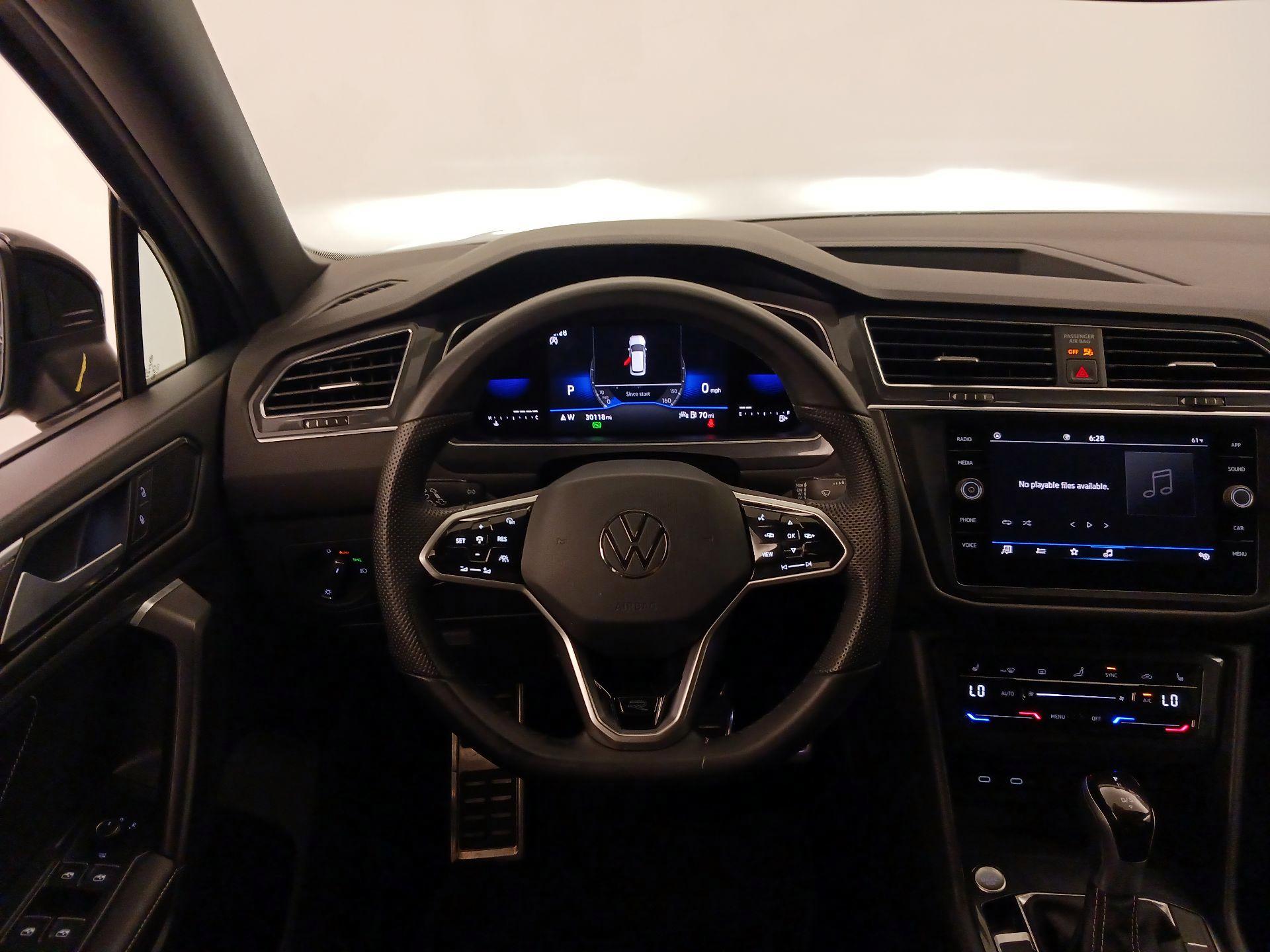 Thumbnail: 2022 Volkswagen Tiguan - 10