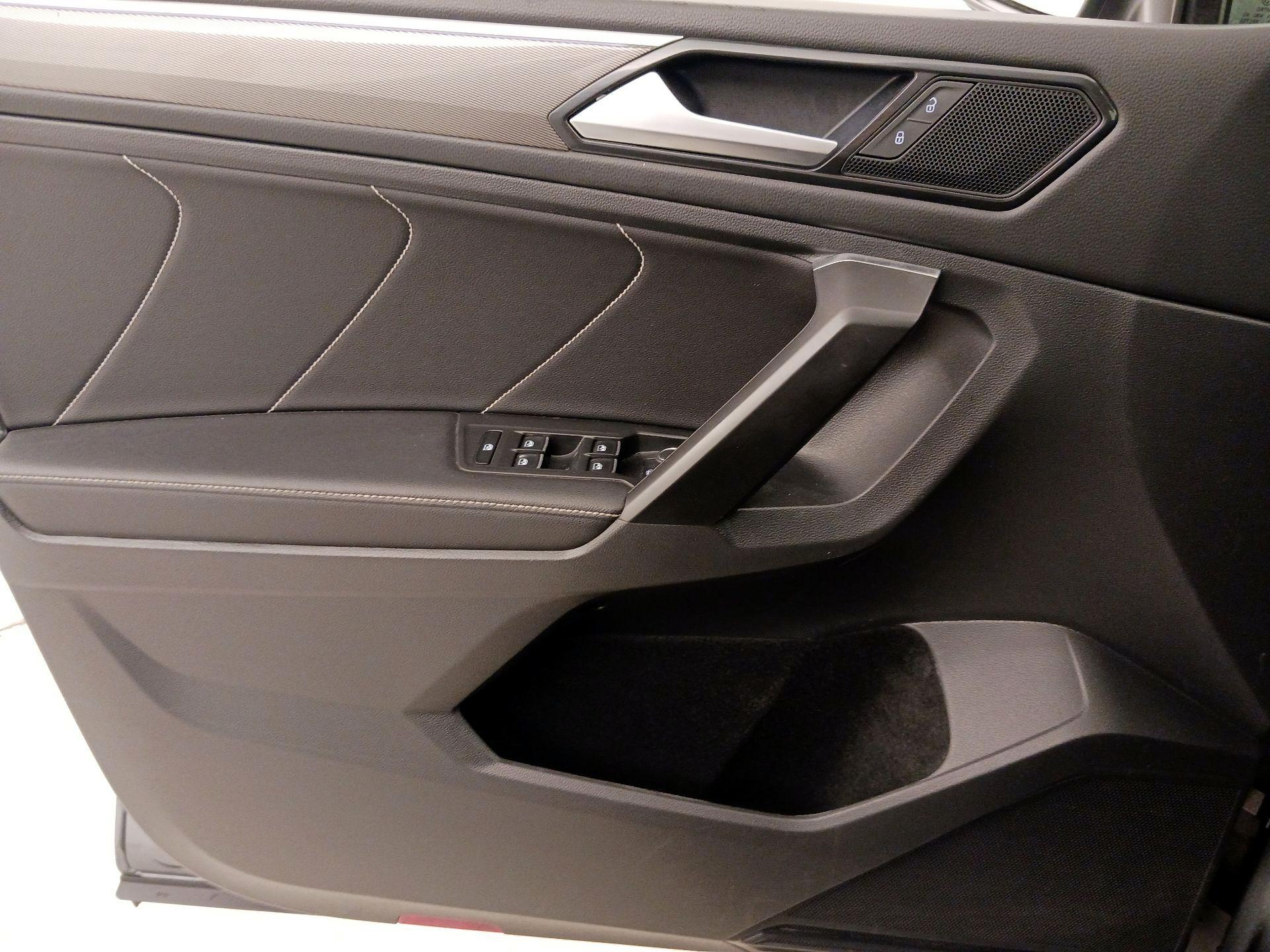 Thumbnail: 2022 Volkswagen Tiguan - 12