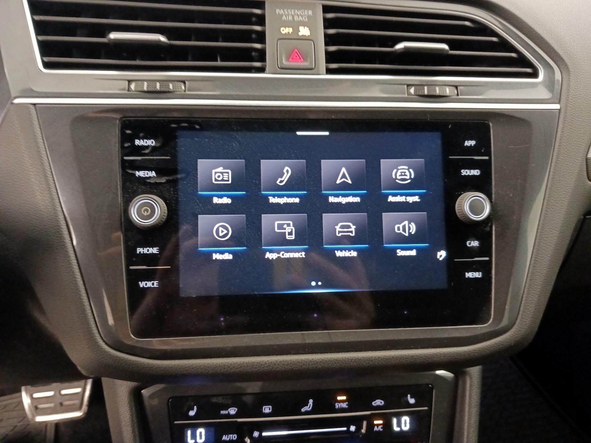 Thumbnail: 2022 Volkswagen Tiguan - 14