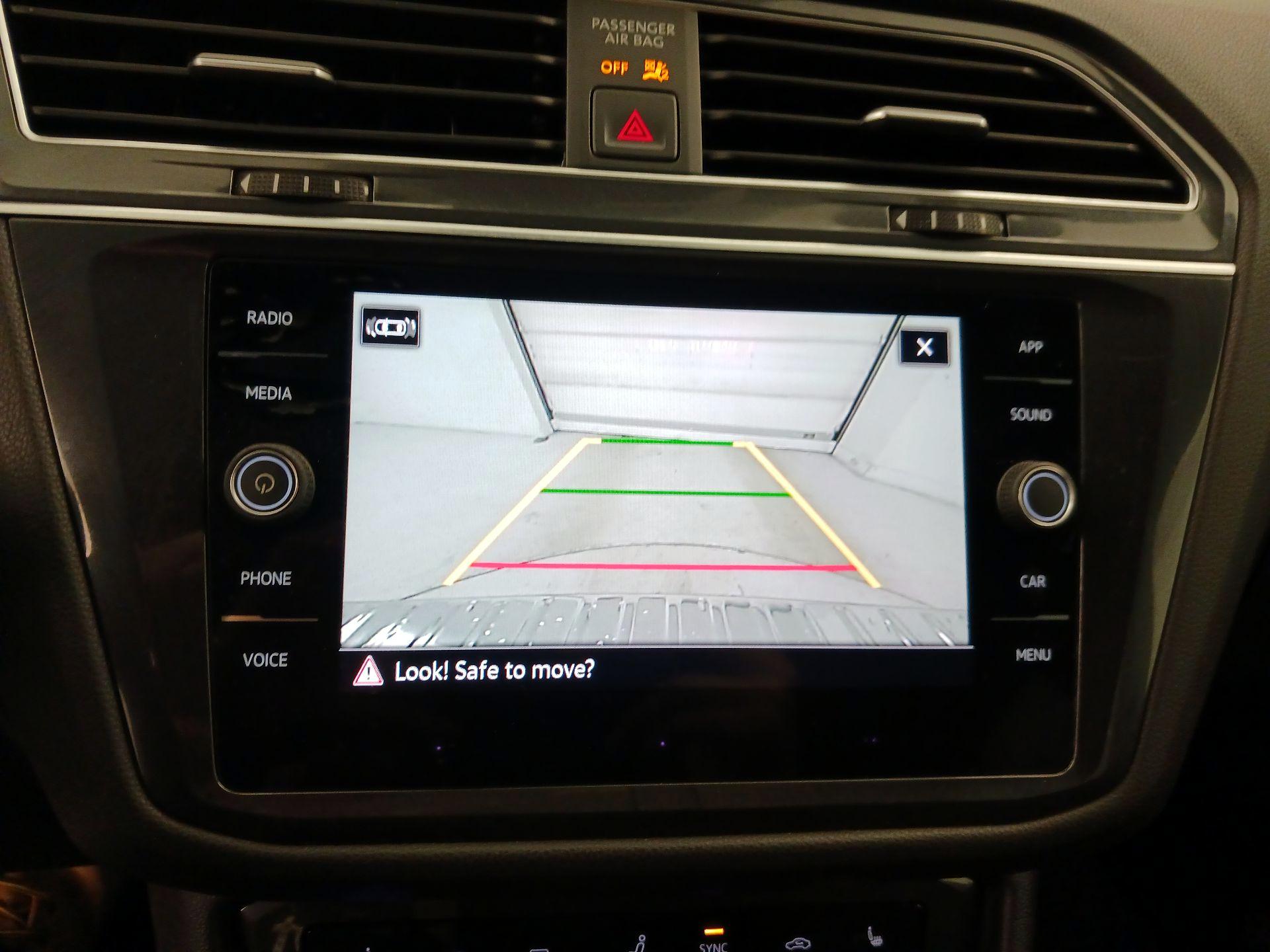 Thumbnail: 2022 Volkswagen Tiguan - 15