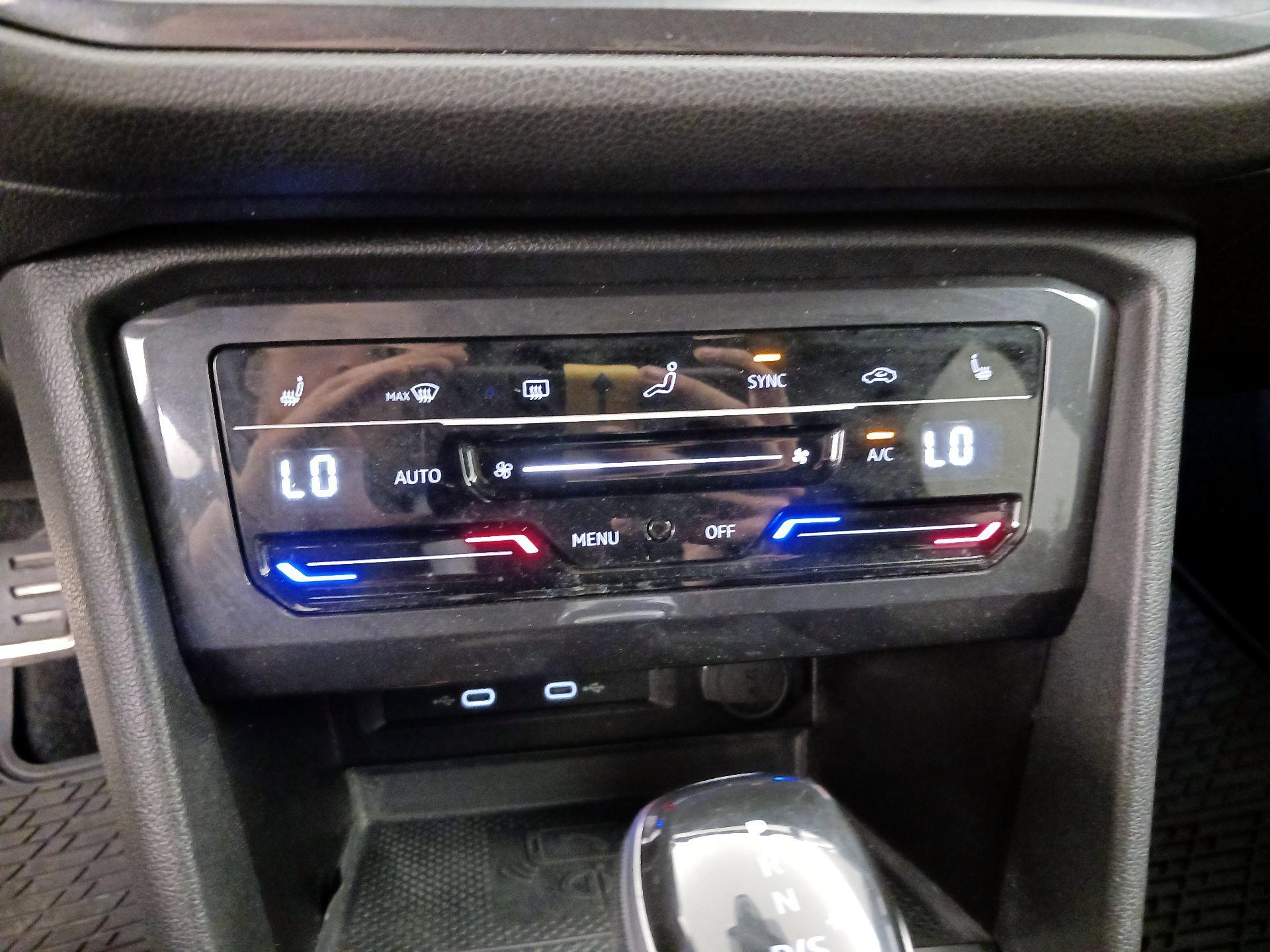 Thumbnail: 2022 Volkswagen Tiguan - 17