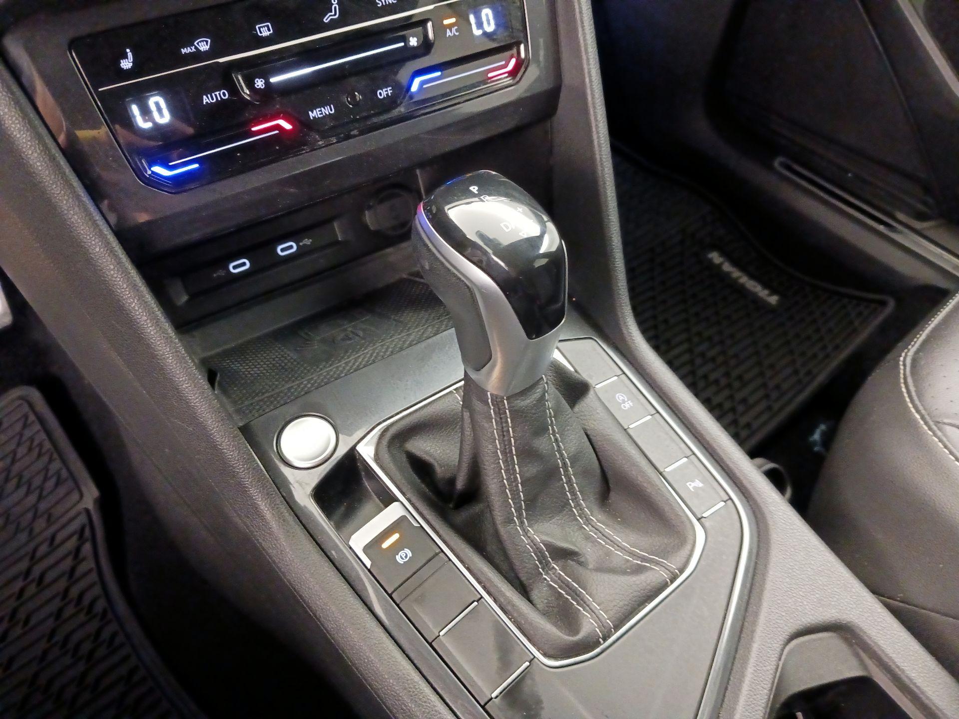 Thumbnail: 2022 Volkswagen Tiguan - 18