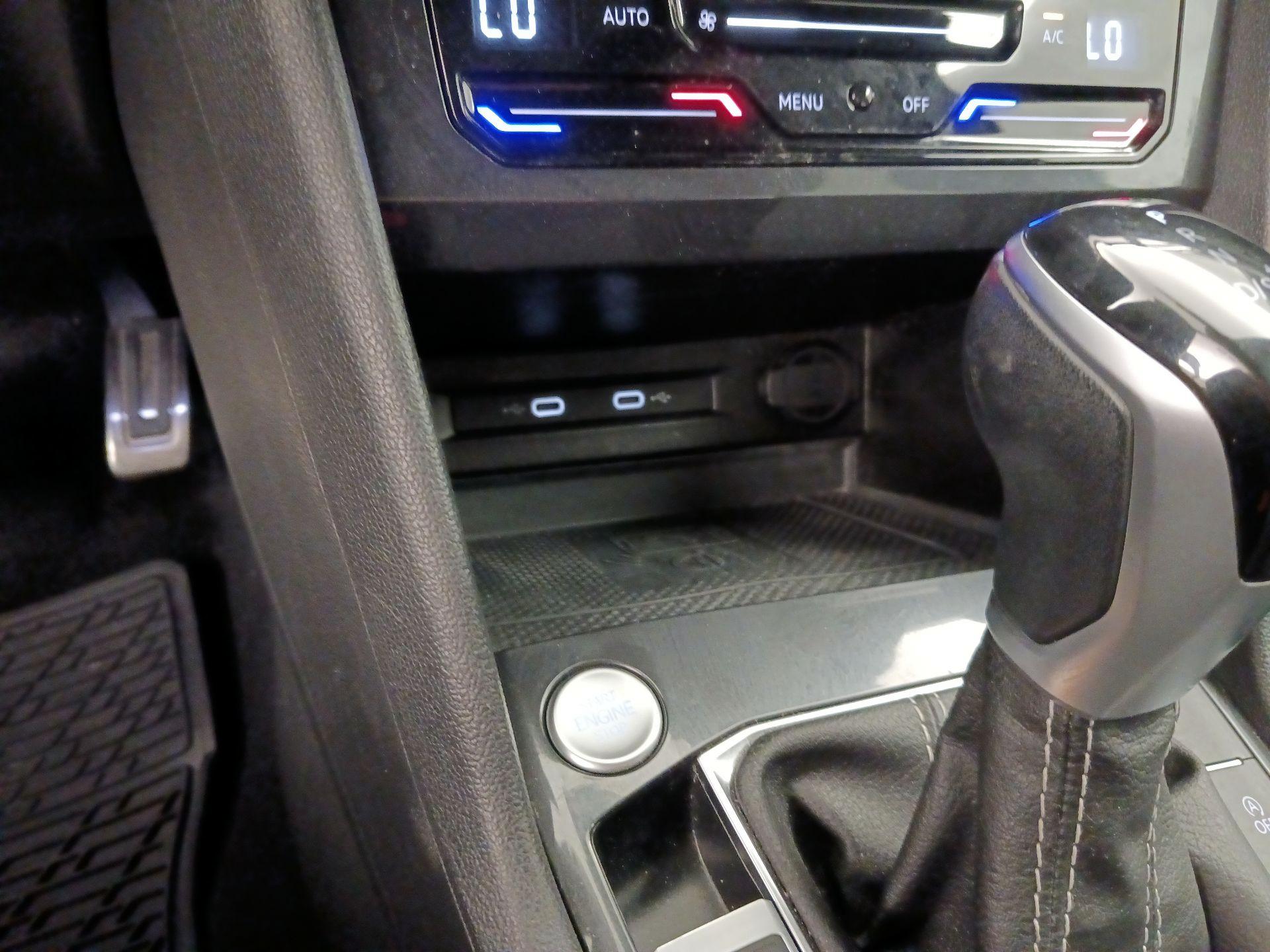 Thumbnail: 2022 Volkswagen Tiguan - 19