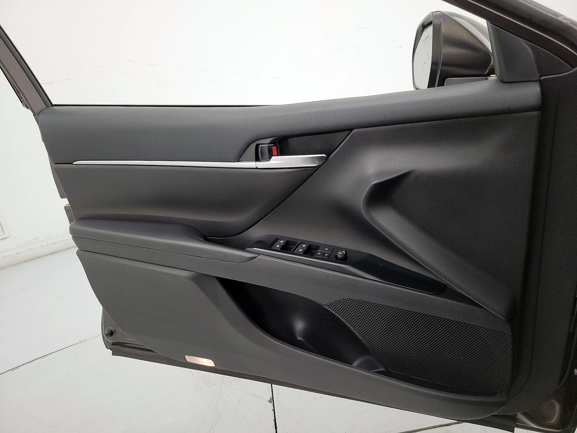 Thumbnail: 2019 Toyota Camry - 12