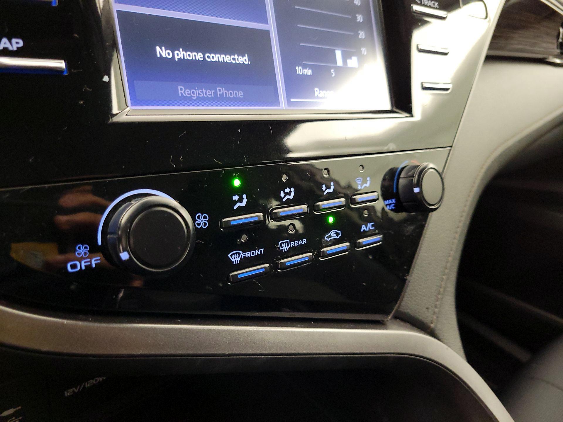 Thumbnail: 2019 Toyota Camry - 16