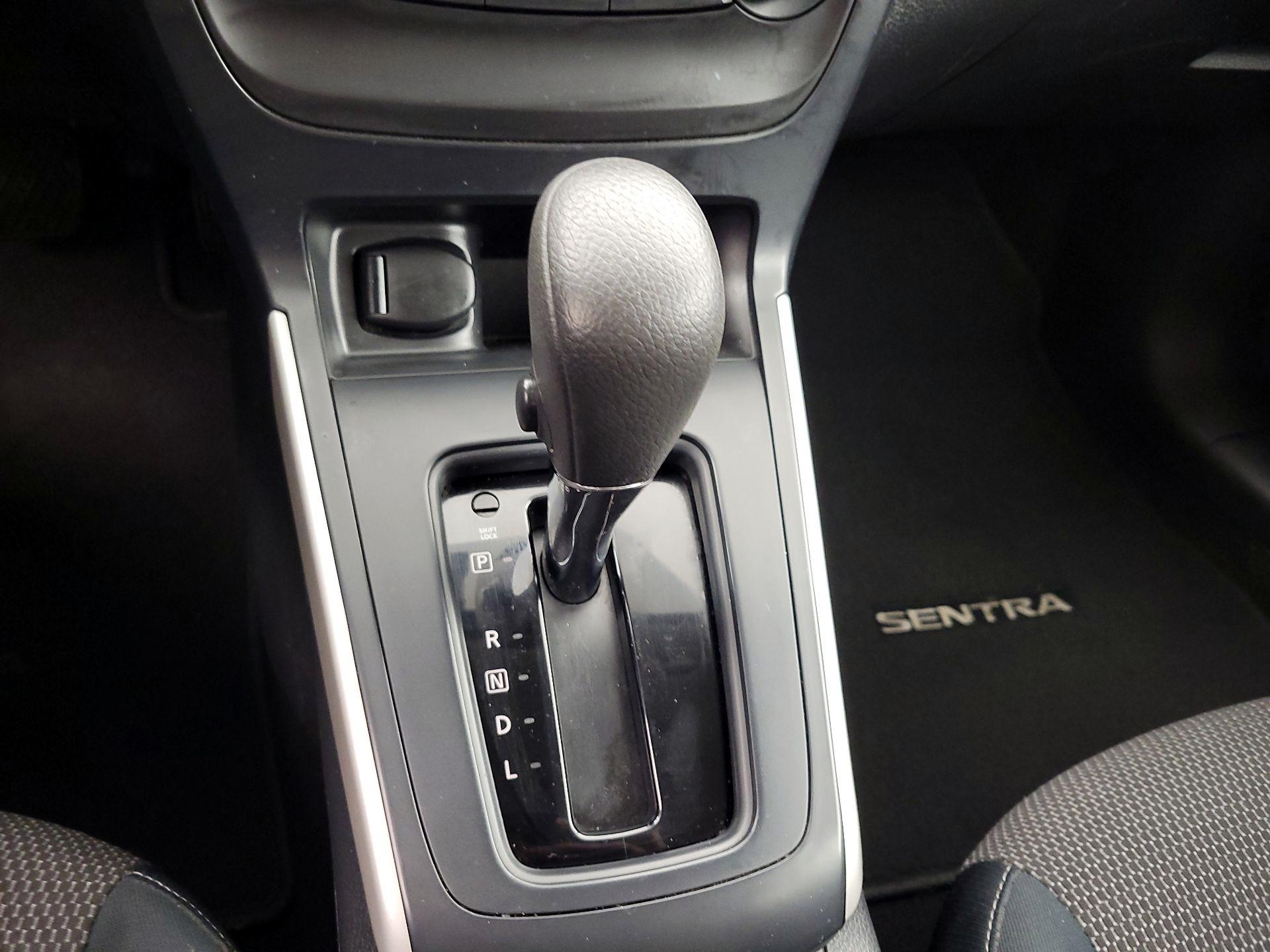 Thumbnail: 2019 Nissan Sentra - 17