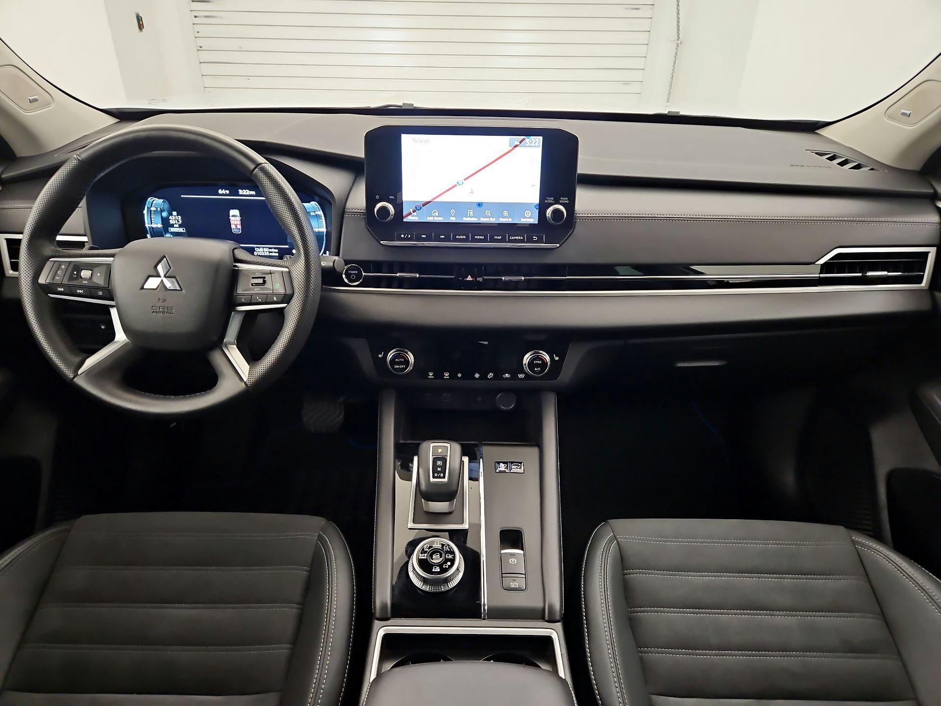 Thumbnail: 2023 Mitsubishi Outlander - 9