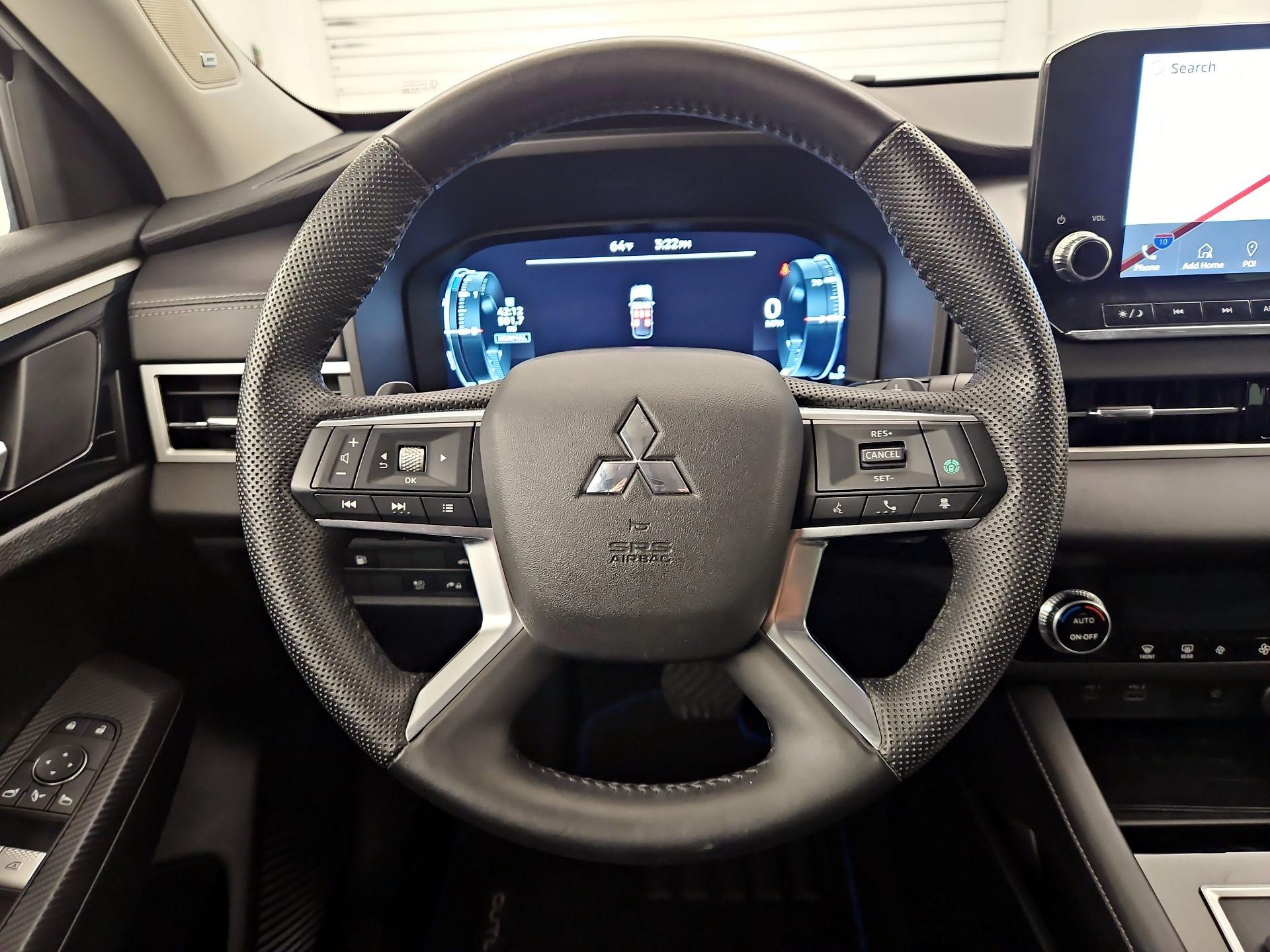 Thumbnail: 2023 Mitsubishi Outlander - 10