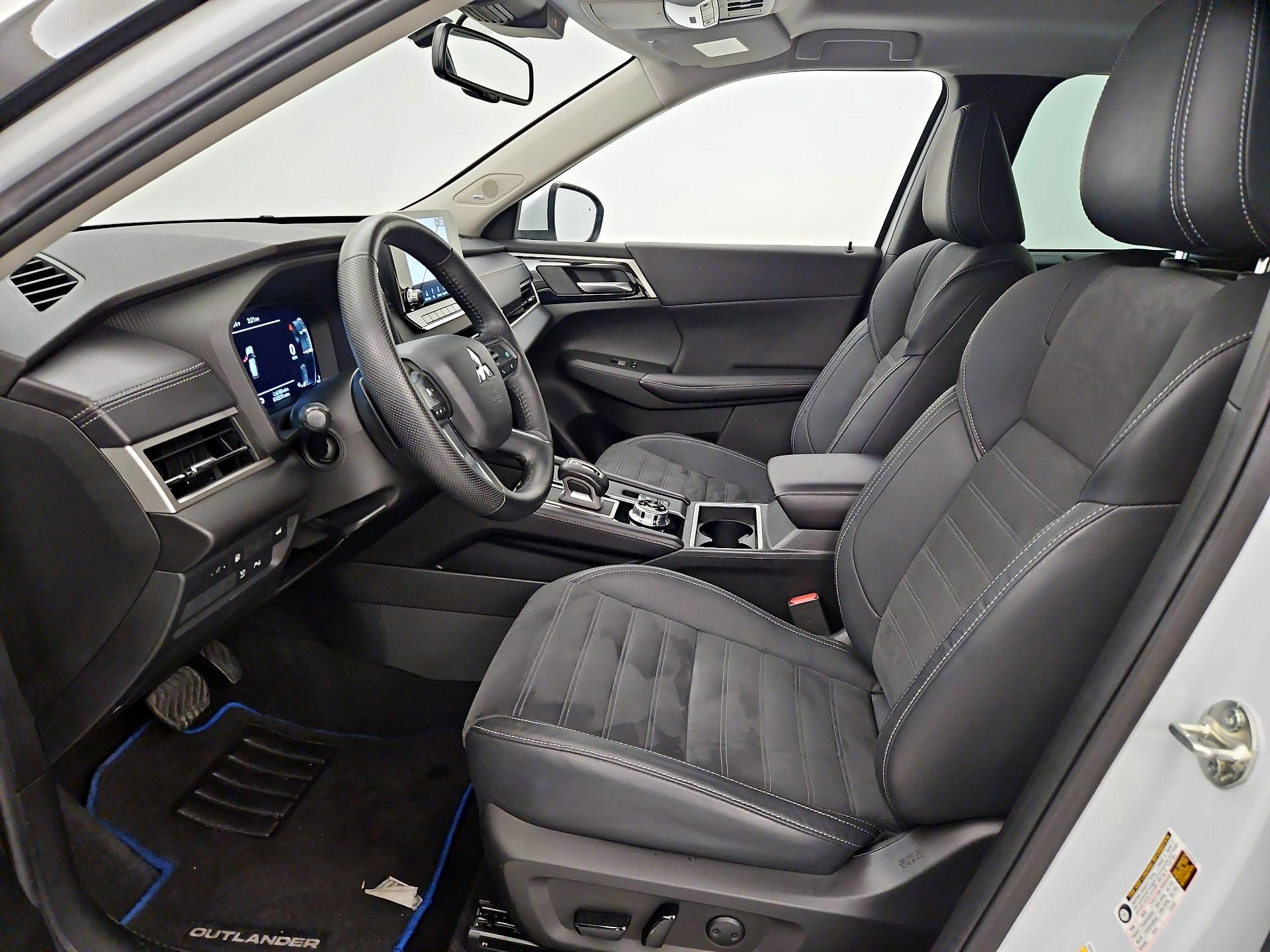 Thumbnail: 2023 Mitsubishi Outlander - 11