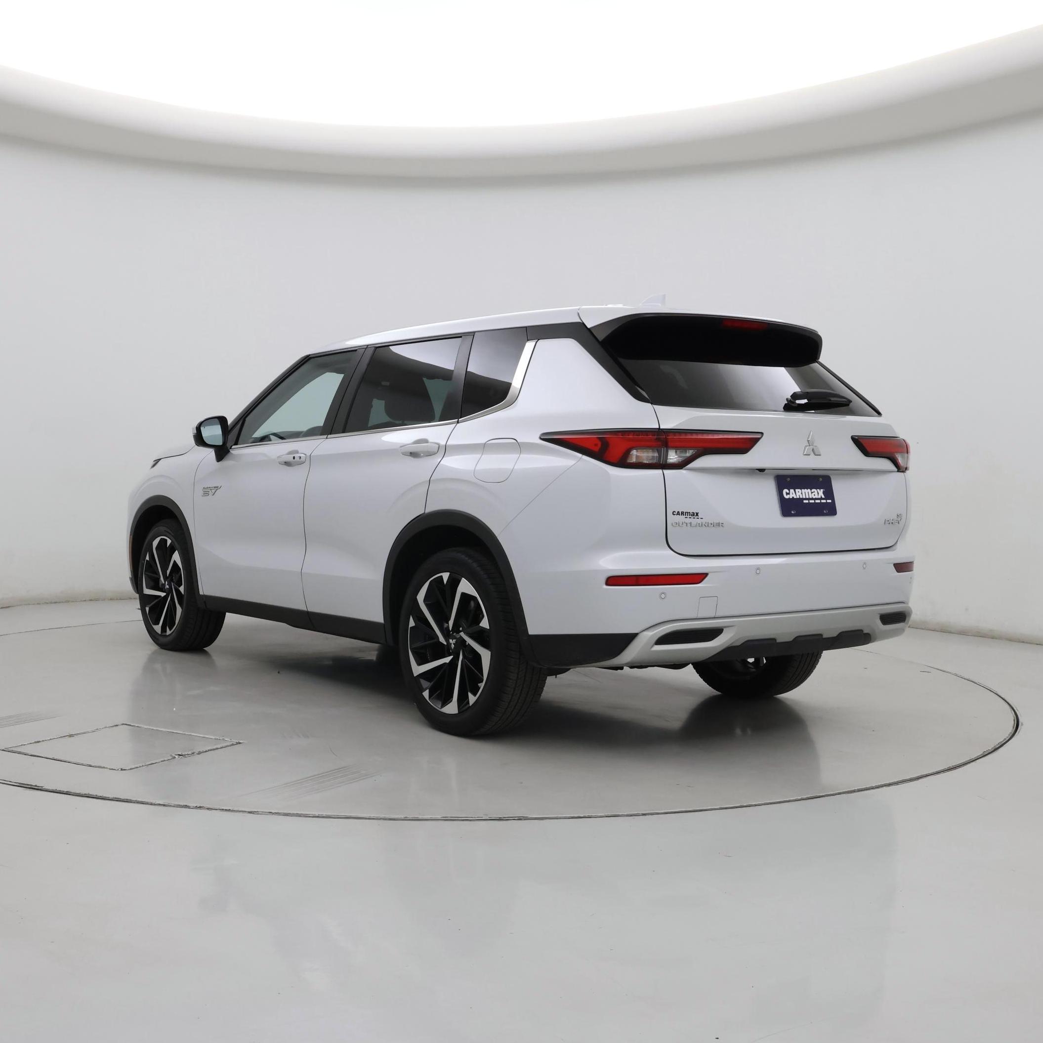 Thumbnail: 2023 Mitsubishi Outlander - 2