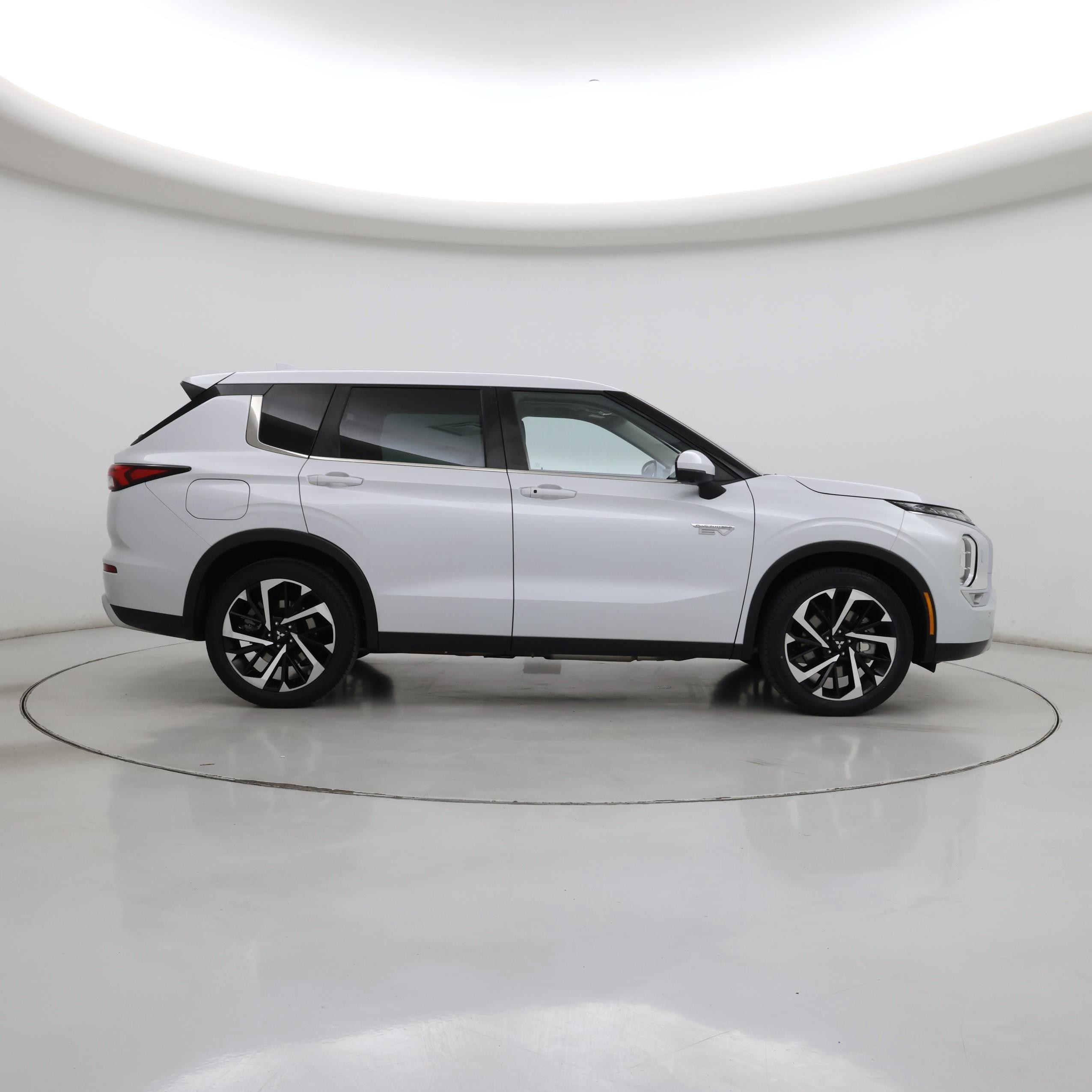 Thumbnail: 2023 Mitsubishi Outlander - 7