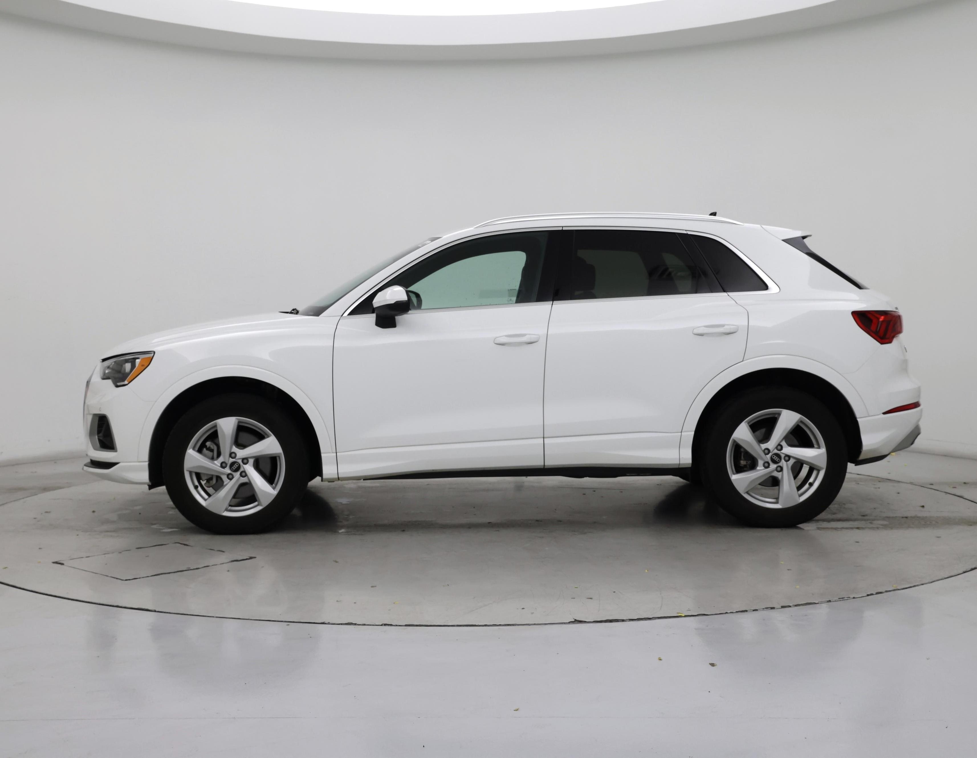 Thumbnail: 2022 Audi Q3 - 3