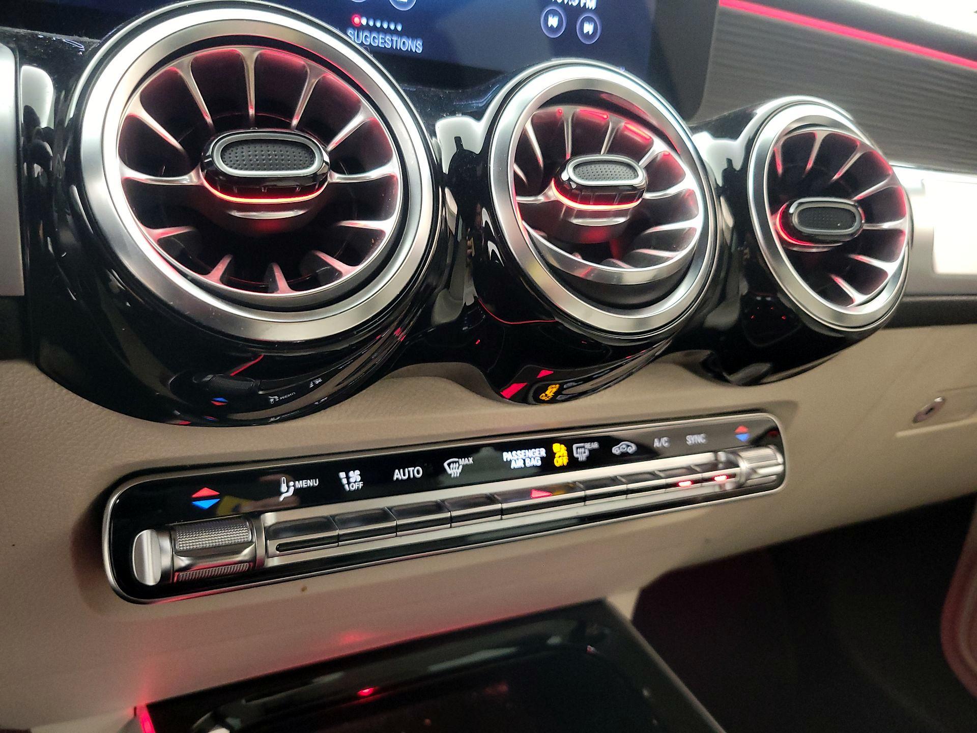 Thumbnail: 2022 Mercedes-Benz GLB - 16