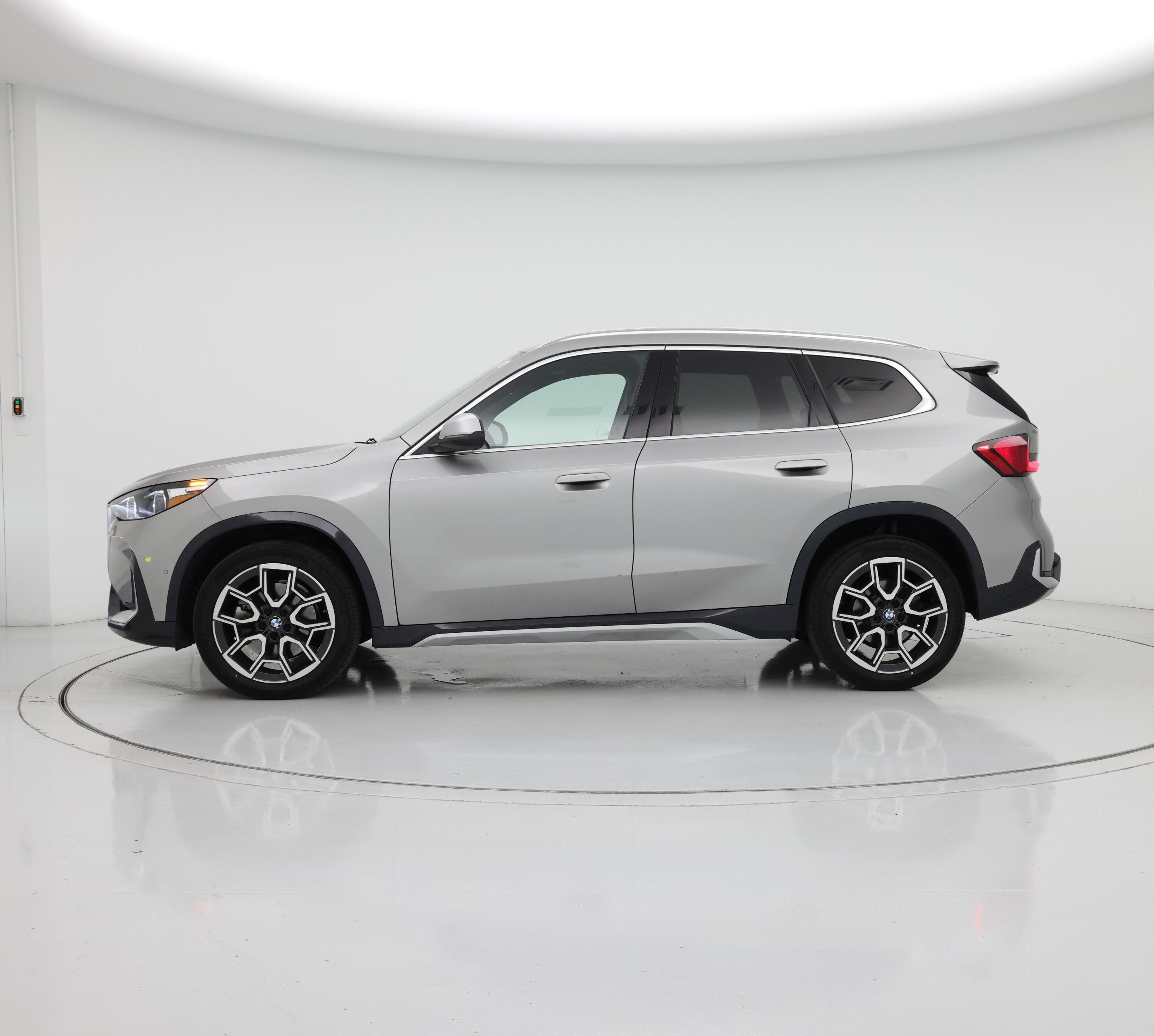 Thumbnail: 2023 BMW X1 - 3