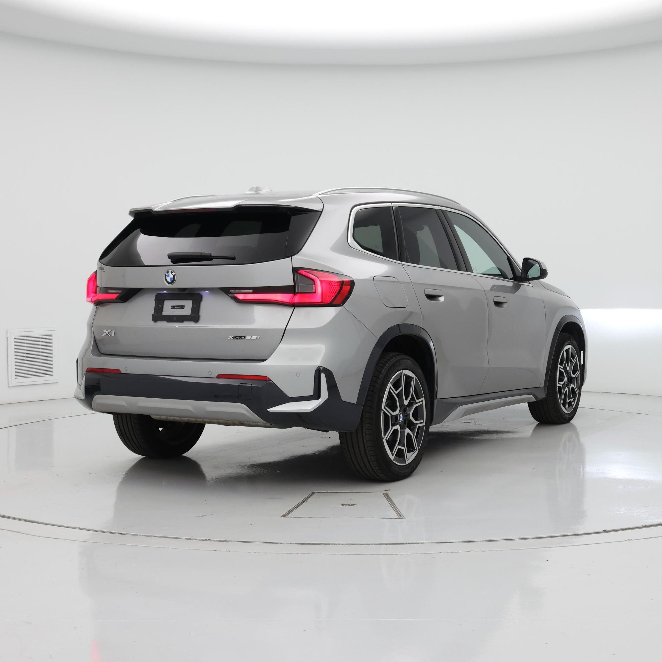 Thumbnail: 2023 BMW X1 - 8