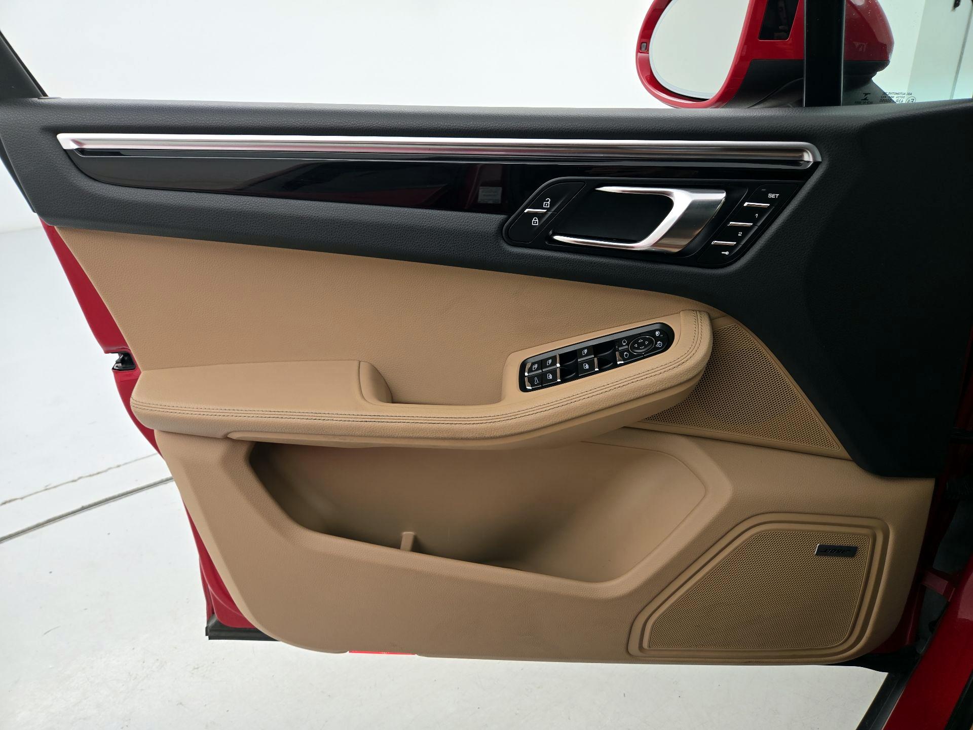 Thumbnail: 2020 Porsche Macan - 12