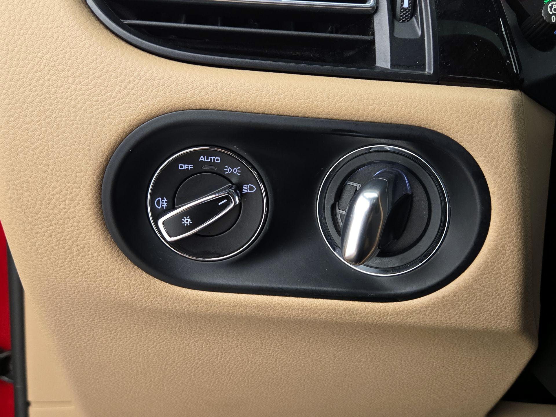 Thumbnail: 2020 Porsche Macan - 13