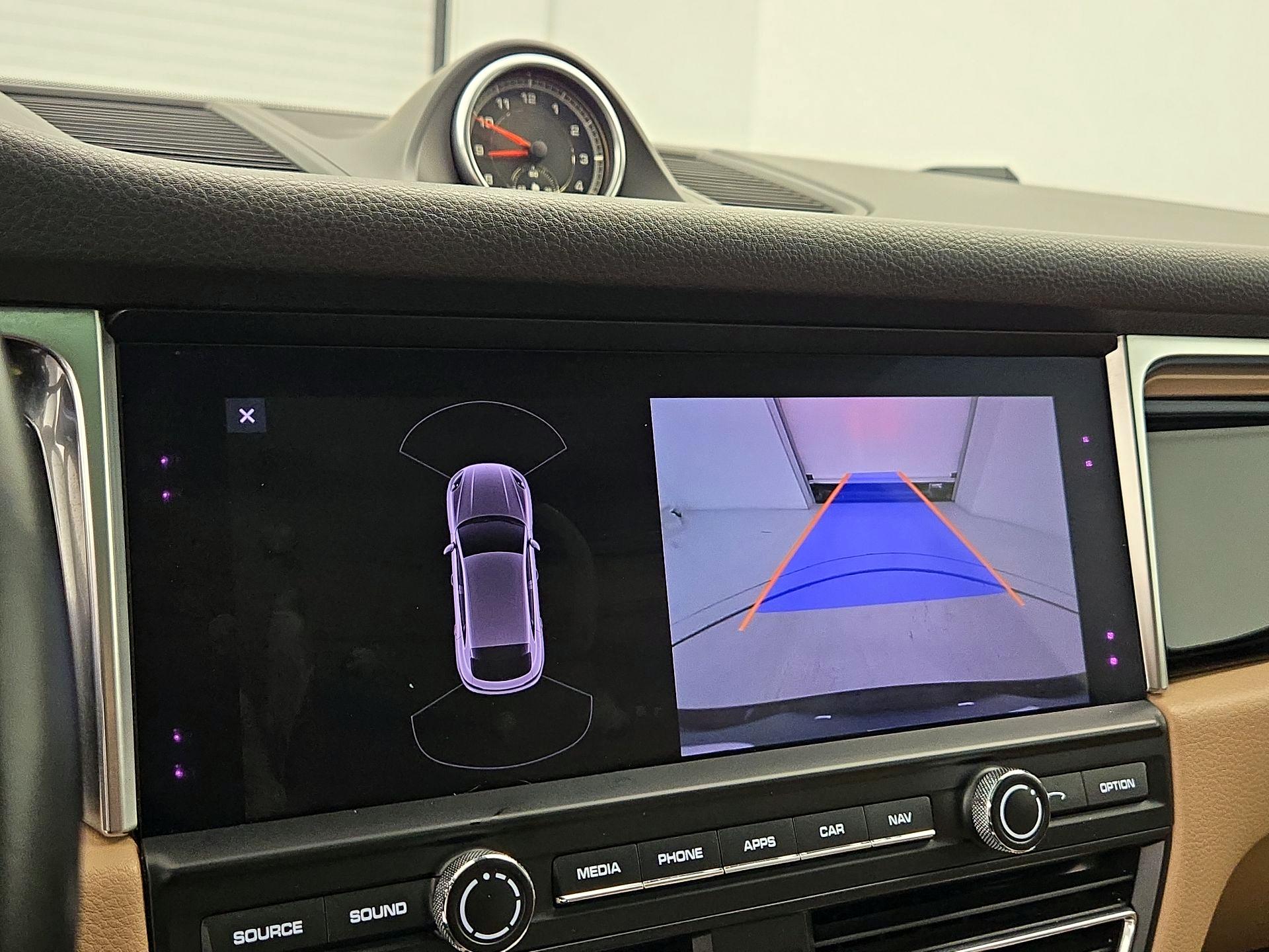 Thumbnail: 2020 Porsche Macan - 15