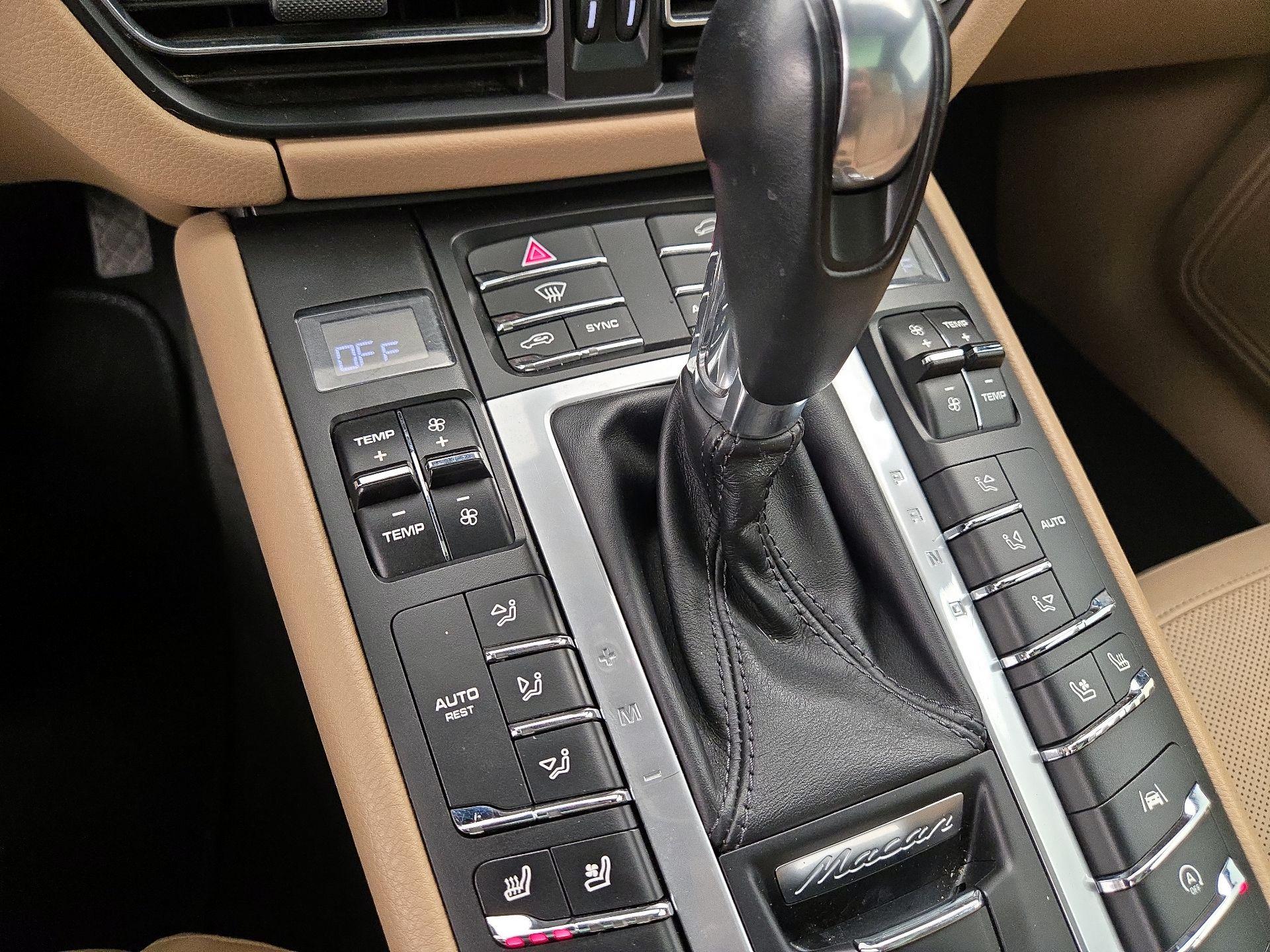 Thumbnail: 2020 Porsche Macan - 17