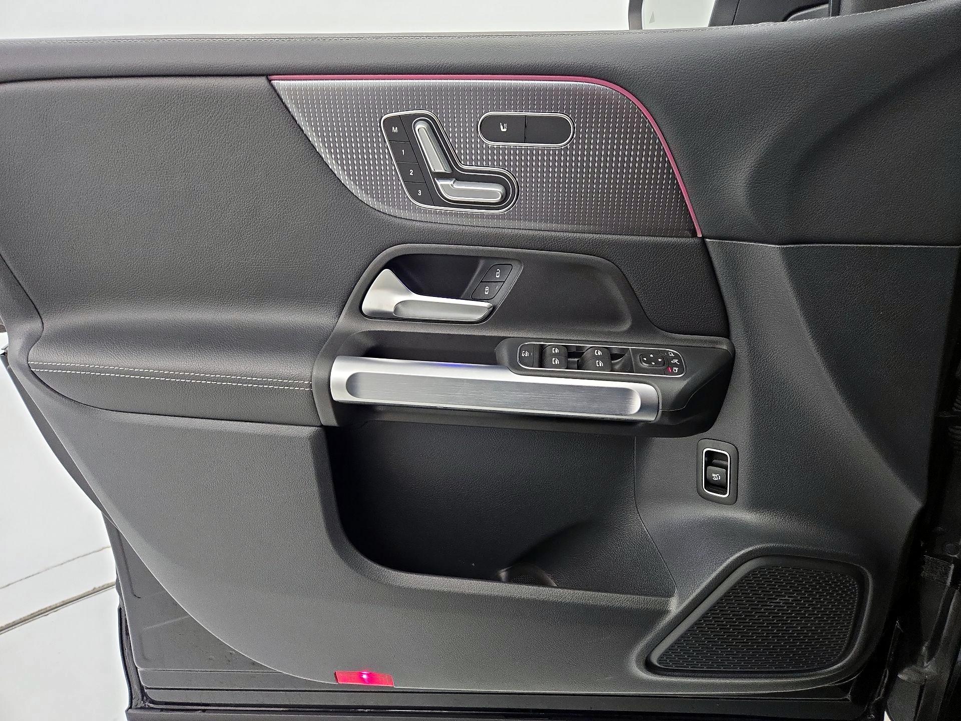 Thumbnail: 2022 Mercedes-Benz GLB - 12