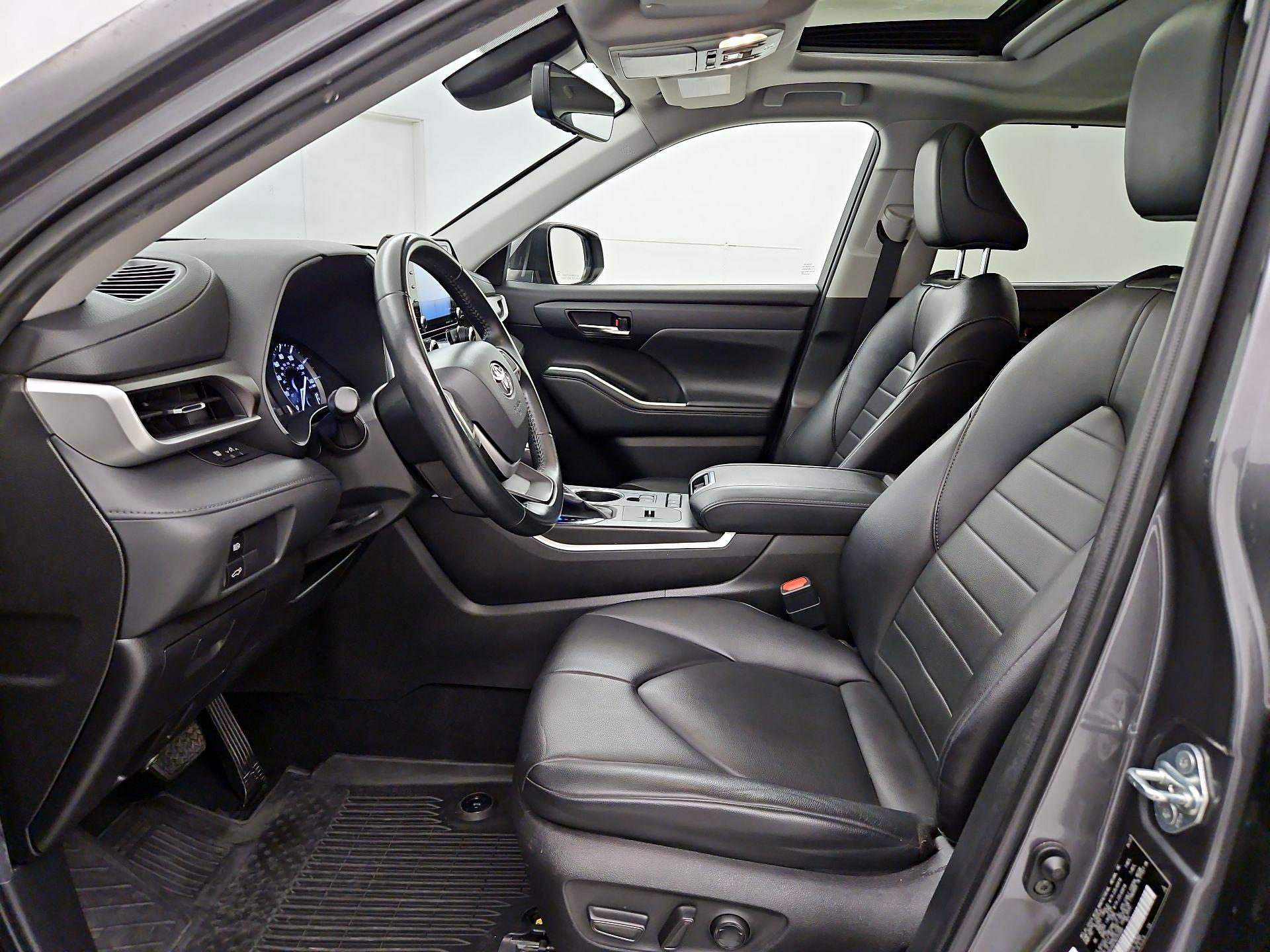 Thumbnail: 2022 Toyota Highlander - 11