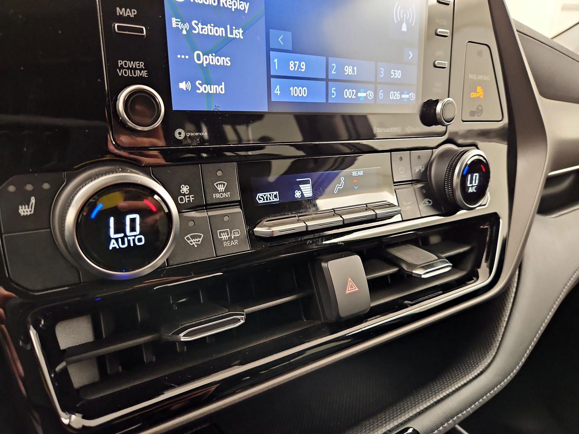 Thumbnail: 2022 Toyota Highlander - 17