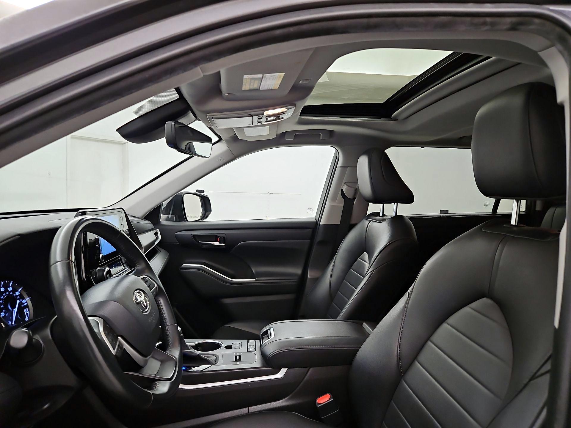 Thumbnail: 2022 Toyota Highlander - 20