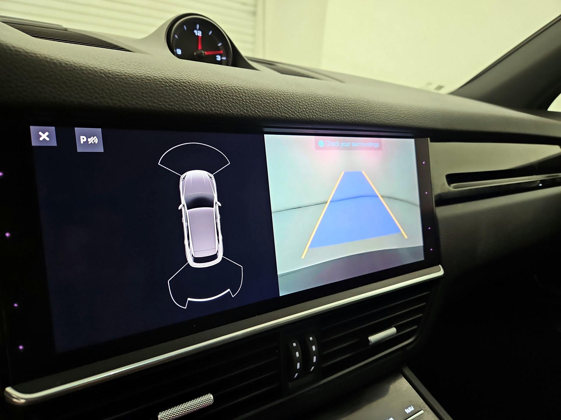 Thumbnail: 2021 Porsche Cayenne - 15