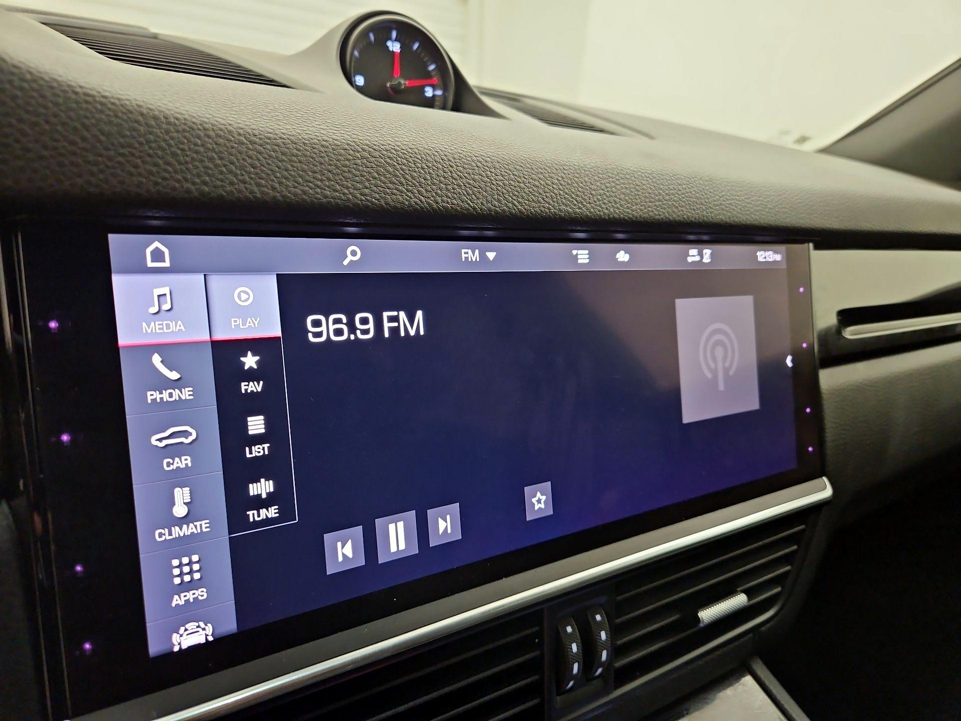 Thumbnail: 2021 Porsche Cayenne - 16