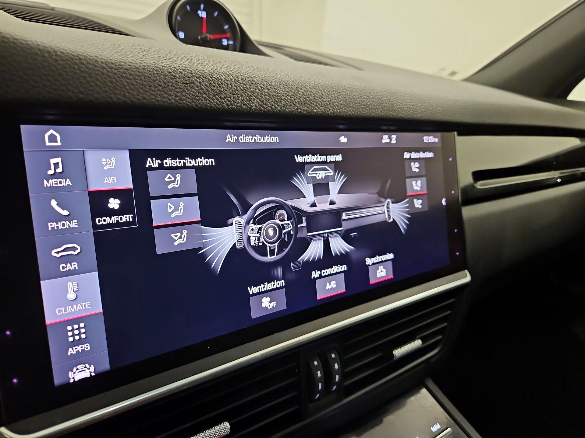 Thumbnail: 2021 Porsche Cayenne - 17