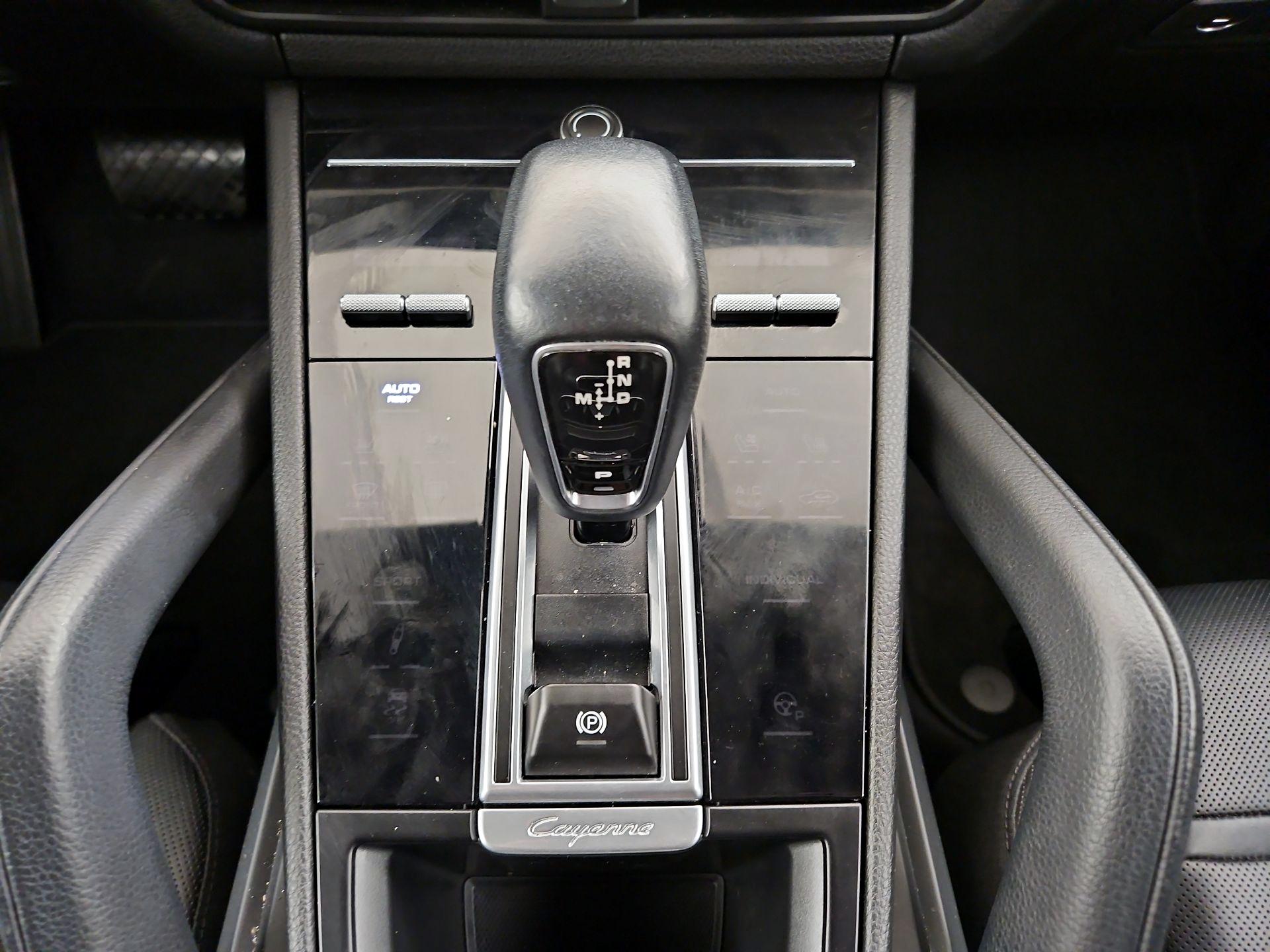 Thumbnail: 2021 Porsche Cayenne - 18