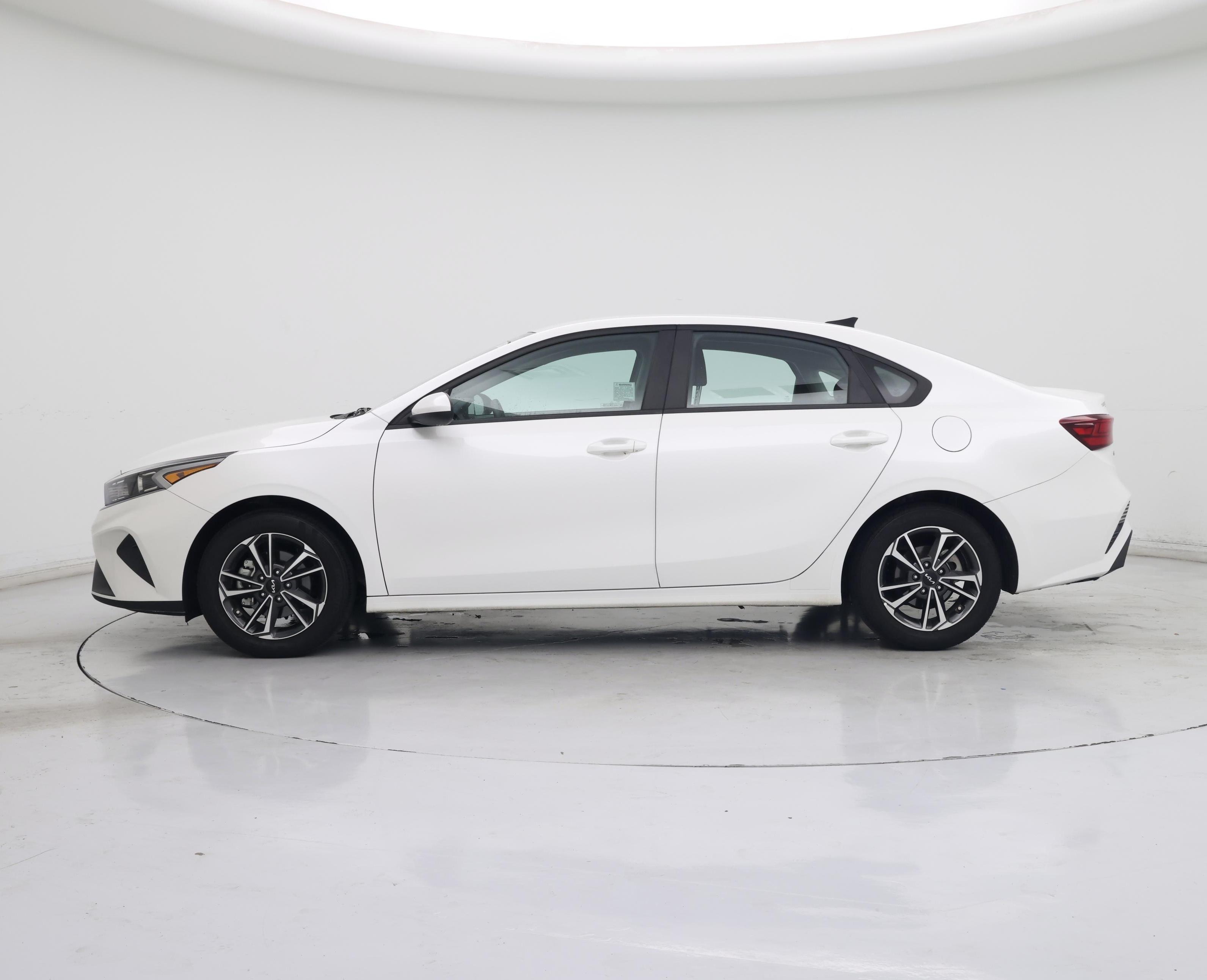 Thumbnail: 2023 Kia Forte - 3
