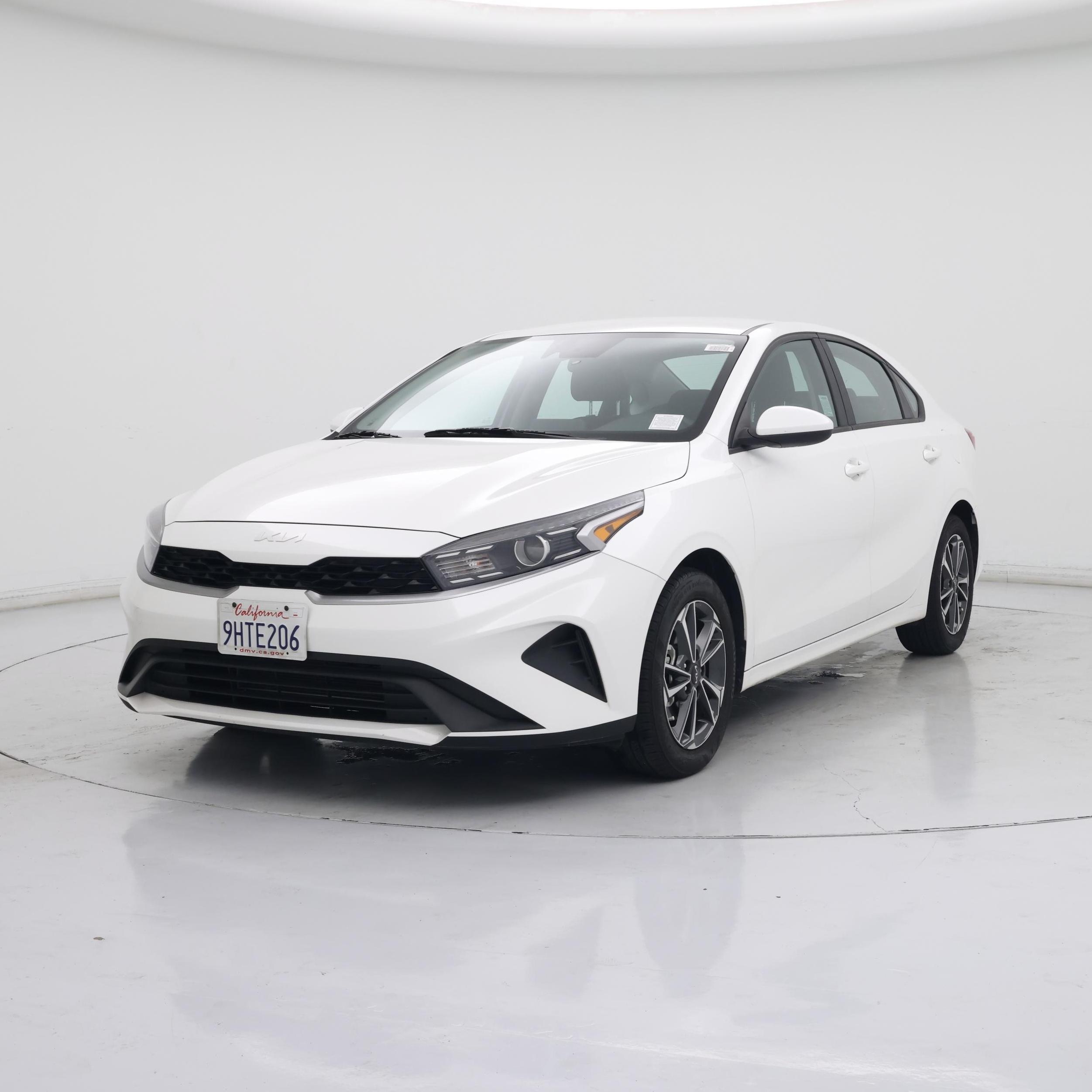 Thumbnail: 2023 Kia Forte - 4