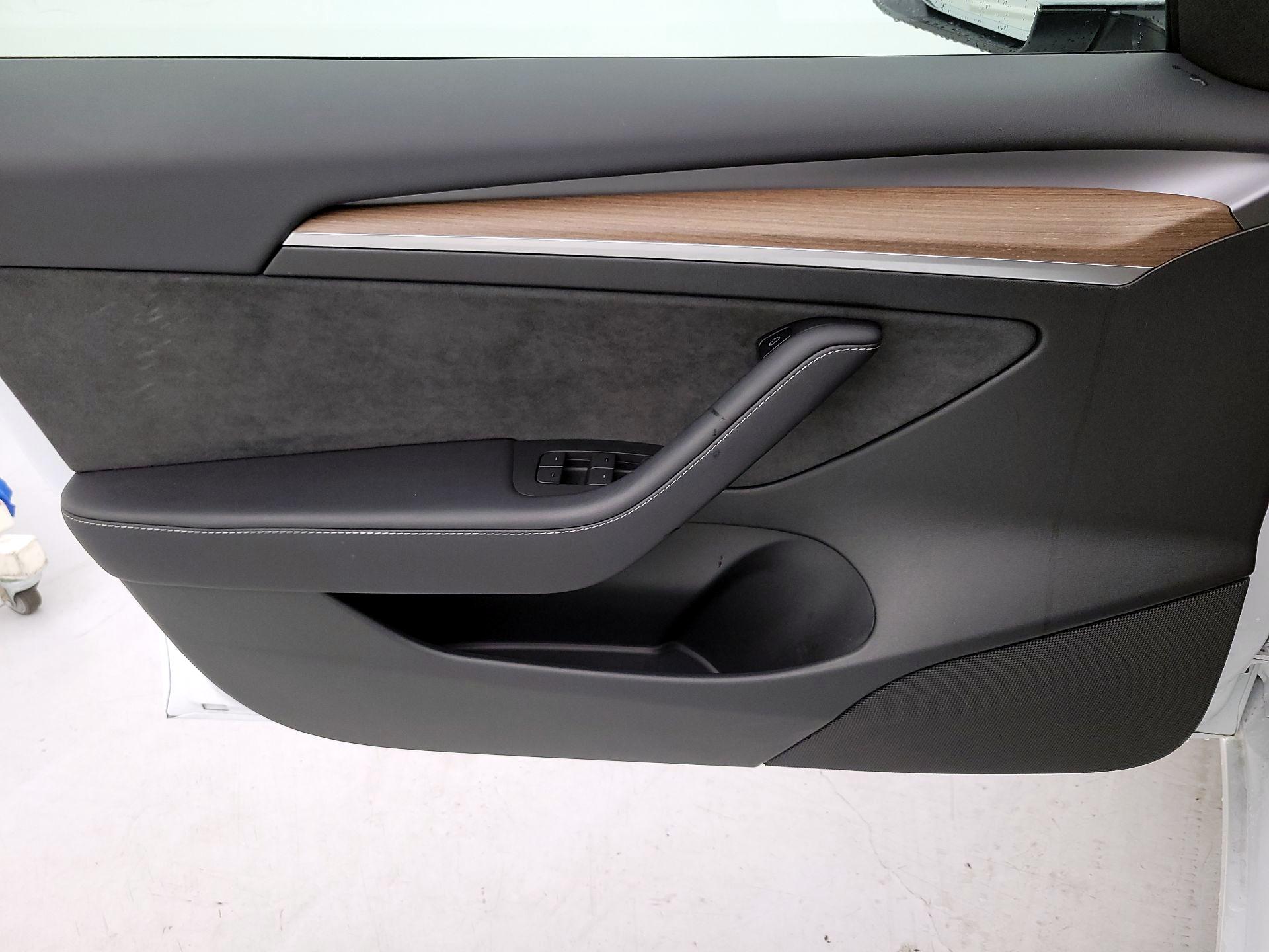 Thumbnail: 2023 Tesla Model 3 - 12