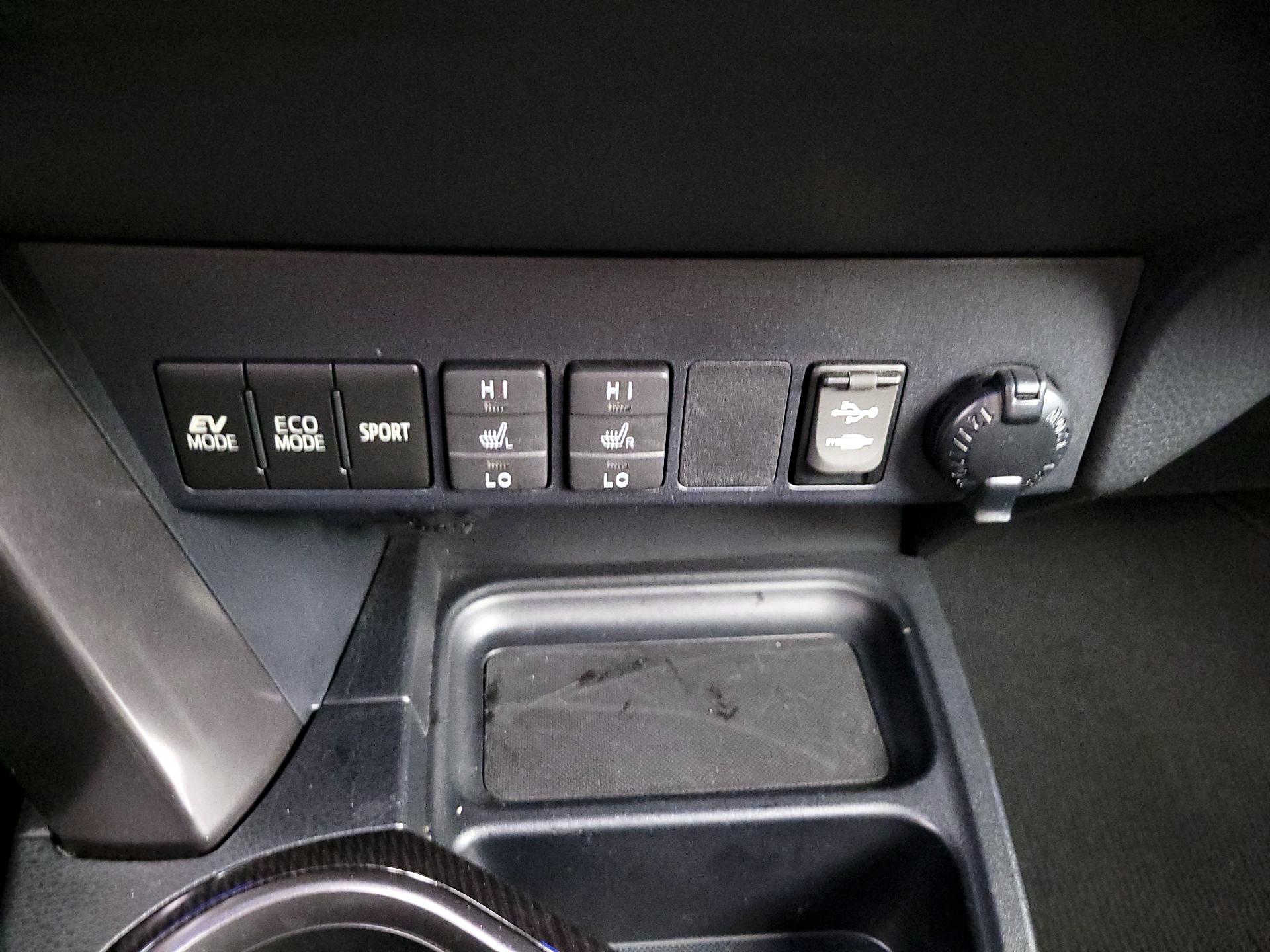 Thumbnail: 2017 Toyota RAV4 - 18