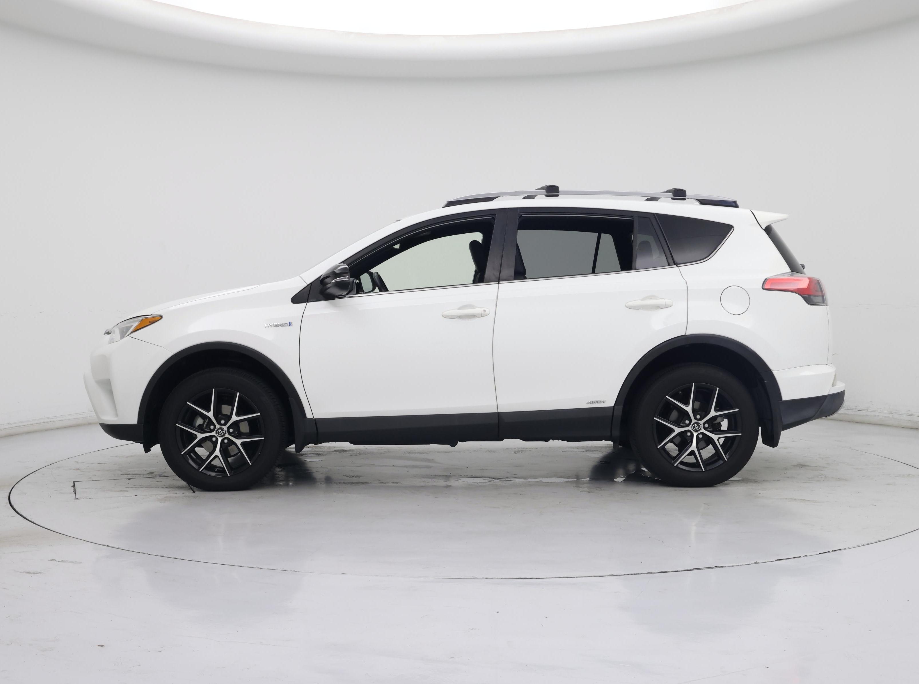 Thumbnail: 2017 Toyota RAV4 - 3