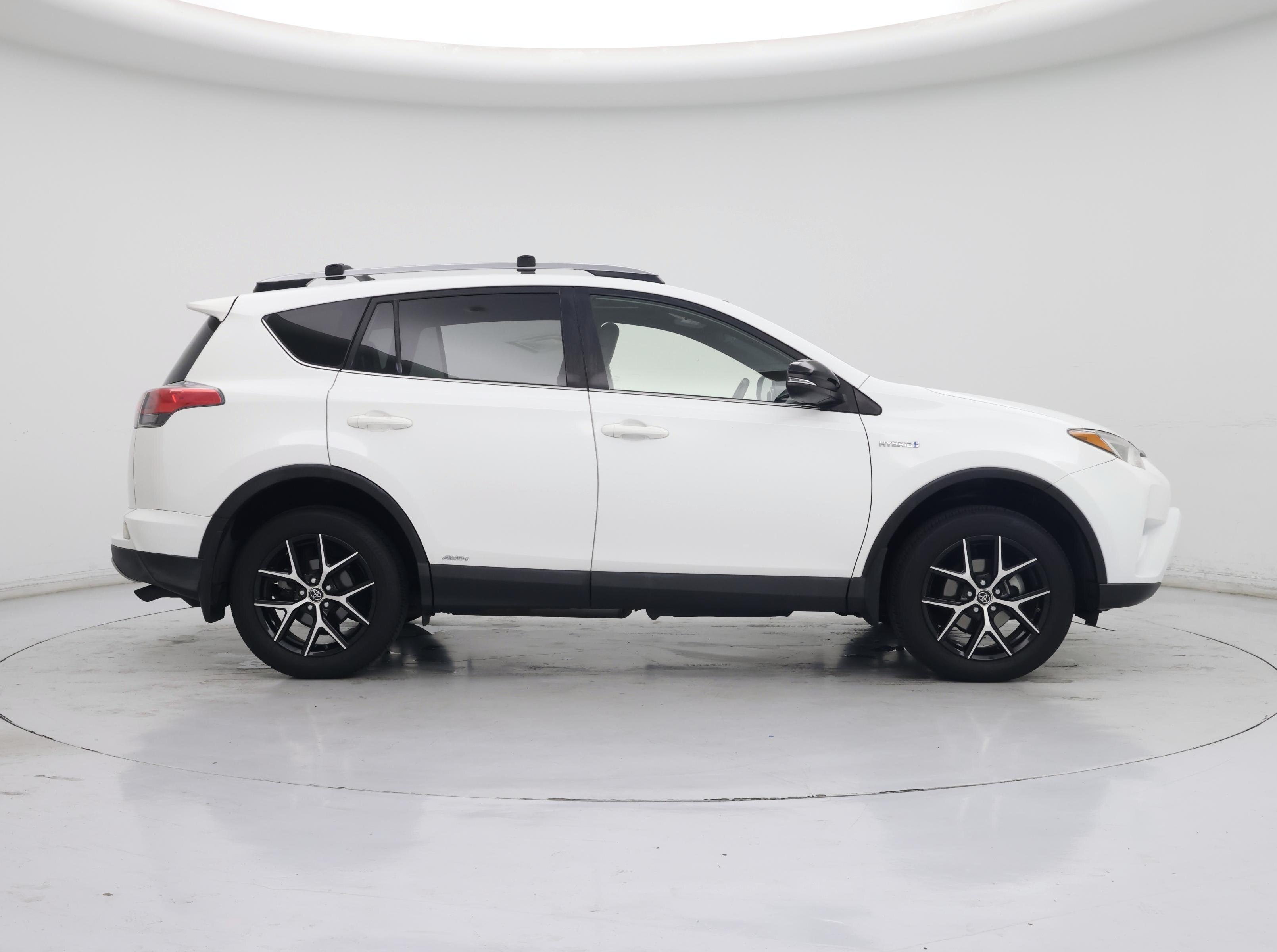 Thumbnail: 2017 Toyota RAV4 - 7